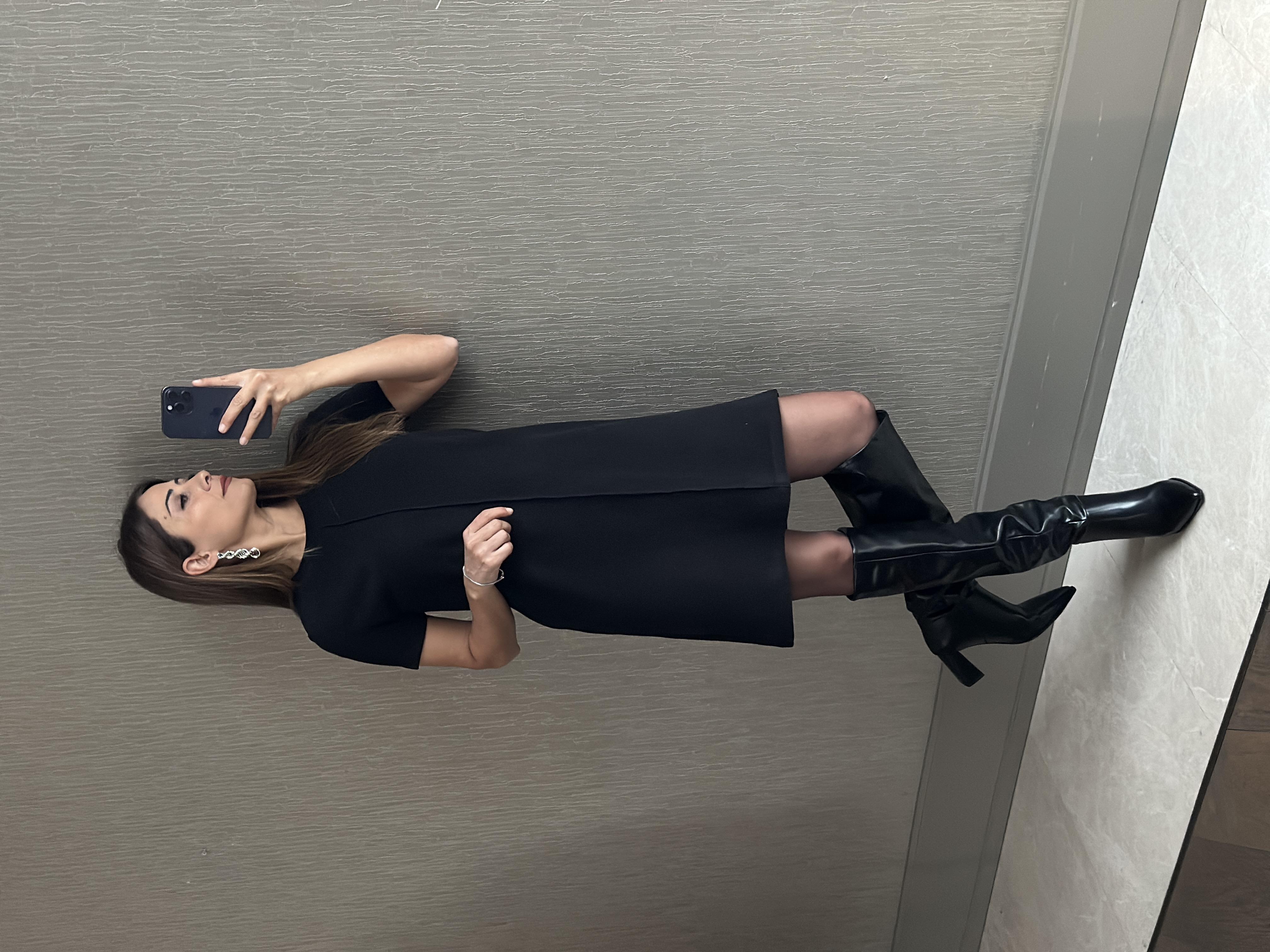 Siyah Kısa Kol Bisiklet Yaka Fitilli Kadife Kadın Mini Elbise