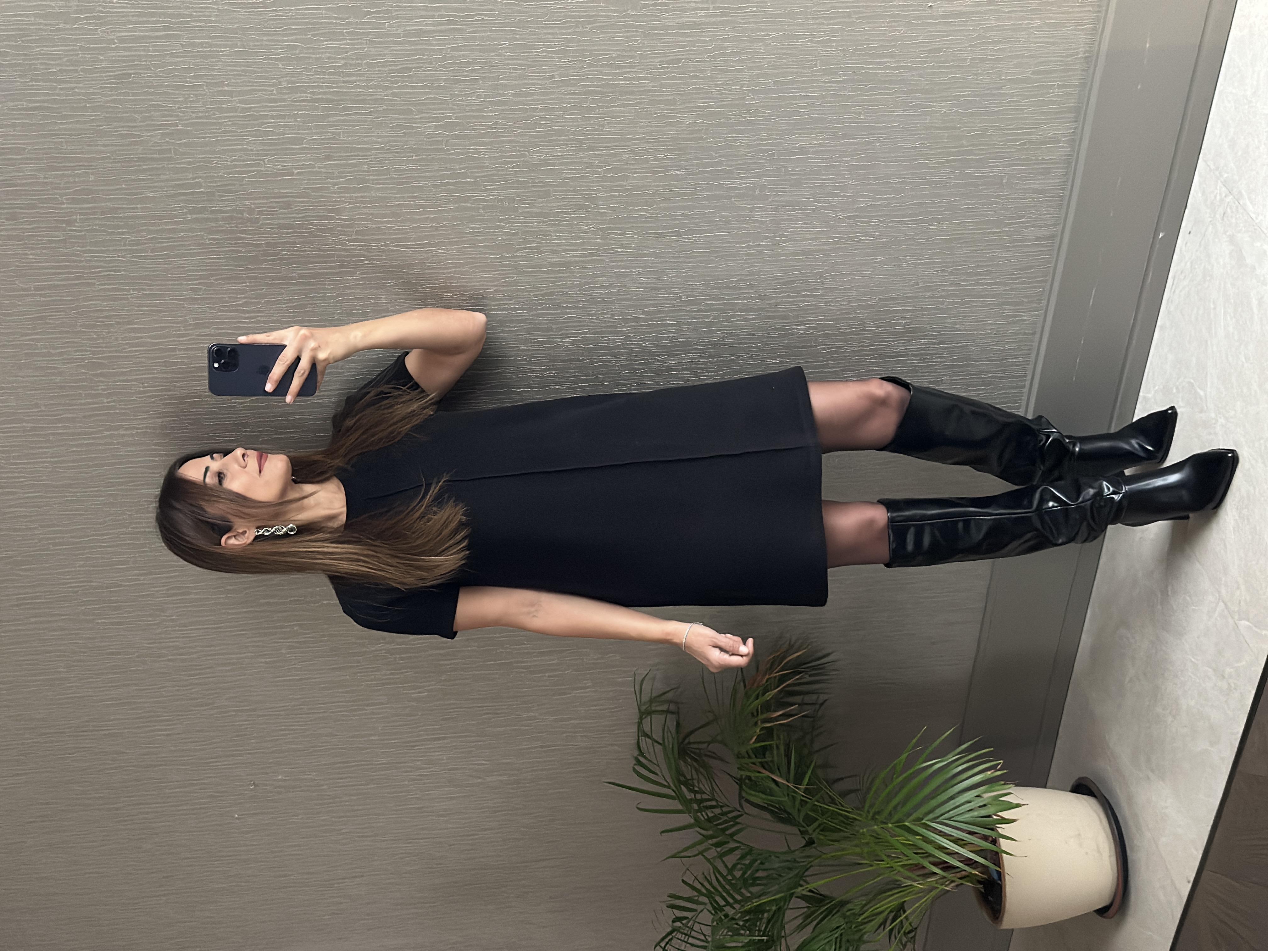 Siyah Kısa Kol Bisiklet Yaka Fitilli Kadife Kadın Mini Elbise