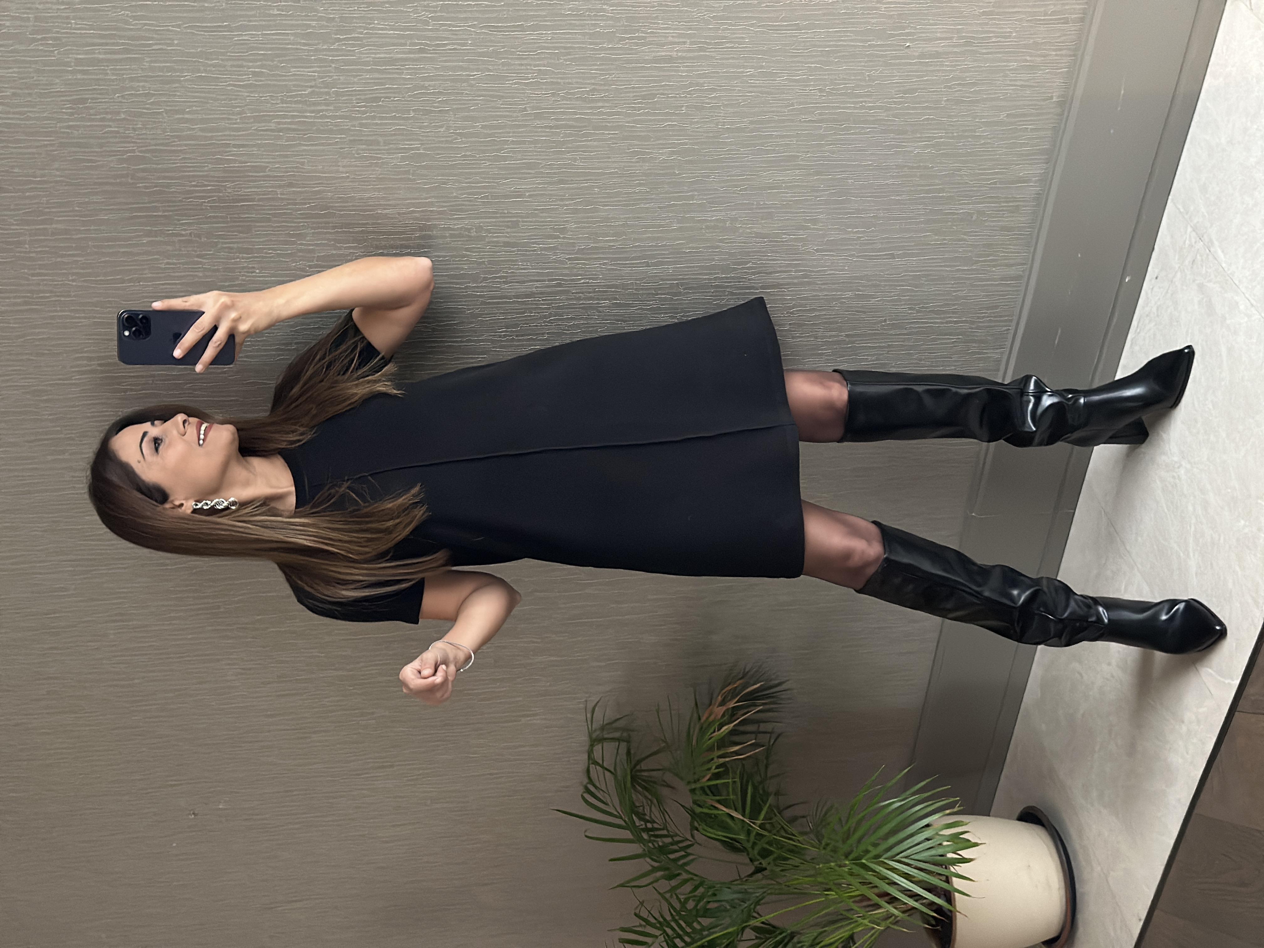 Siyah Kısa Kol Bisiklet Yaka Fitilli Kadife Kadın Mini Elbise