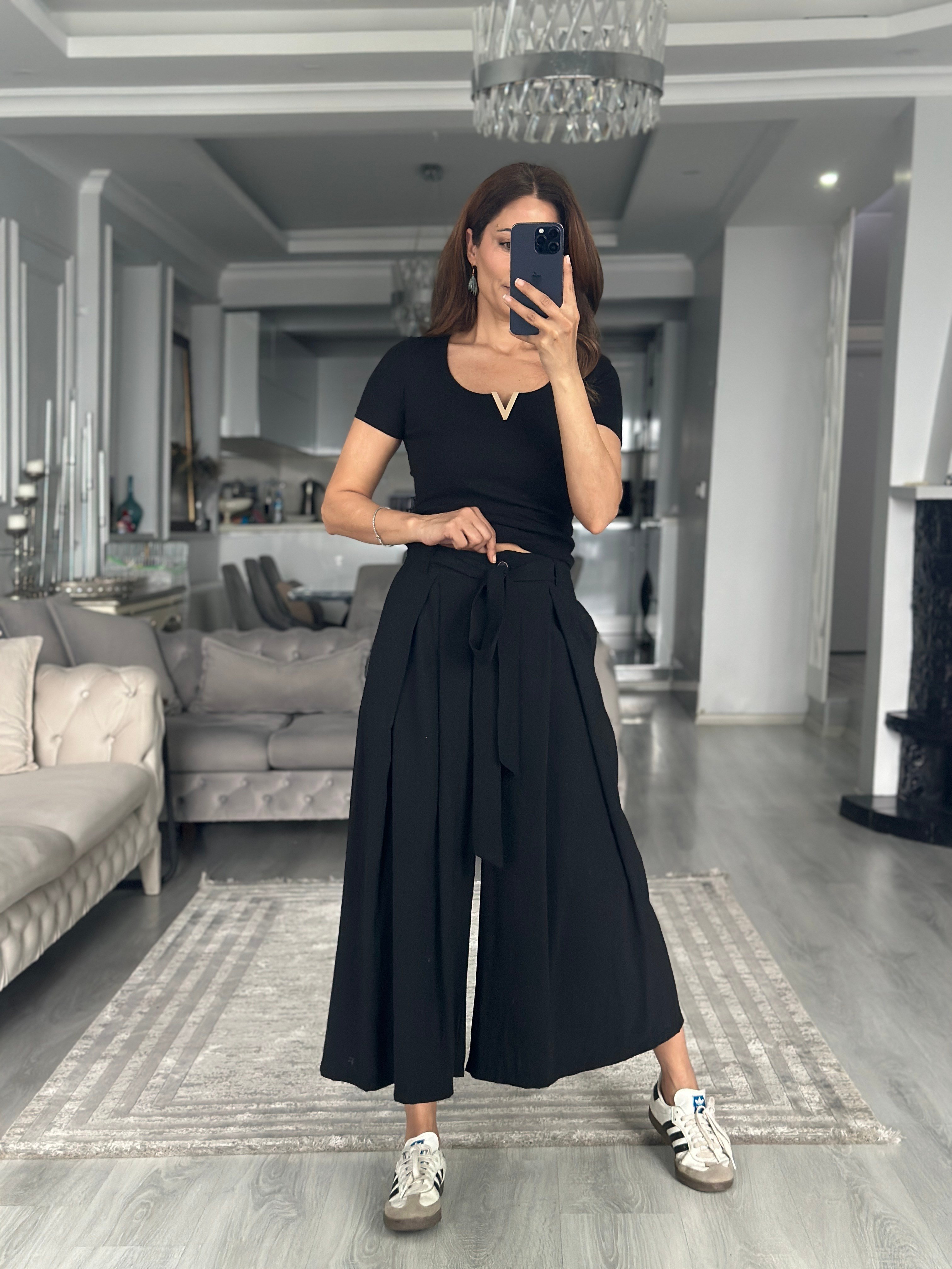 Siyah Kısa Kol Gold V Demirli Kaşkorse Kadın Body