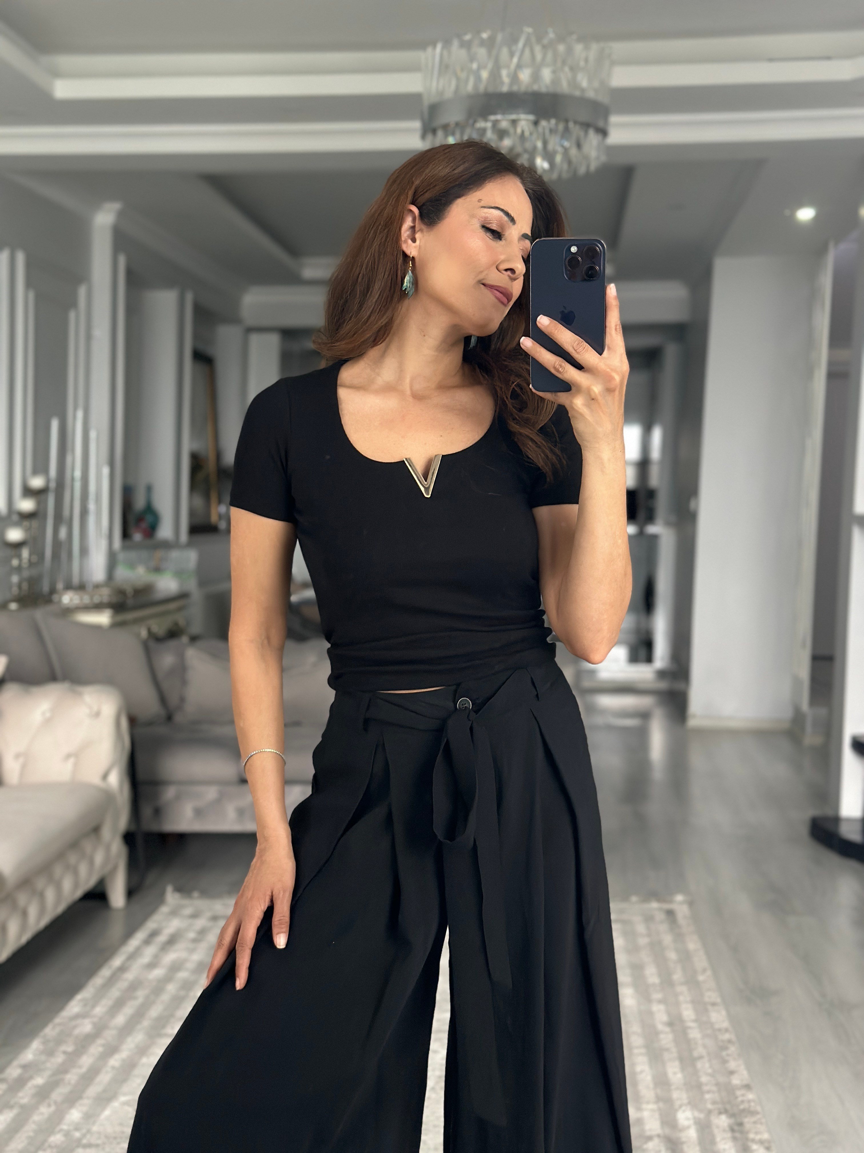 Siyah Kısa Kol Gold V Demirli Kaşkorse Kadın Body