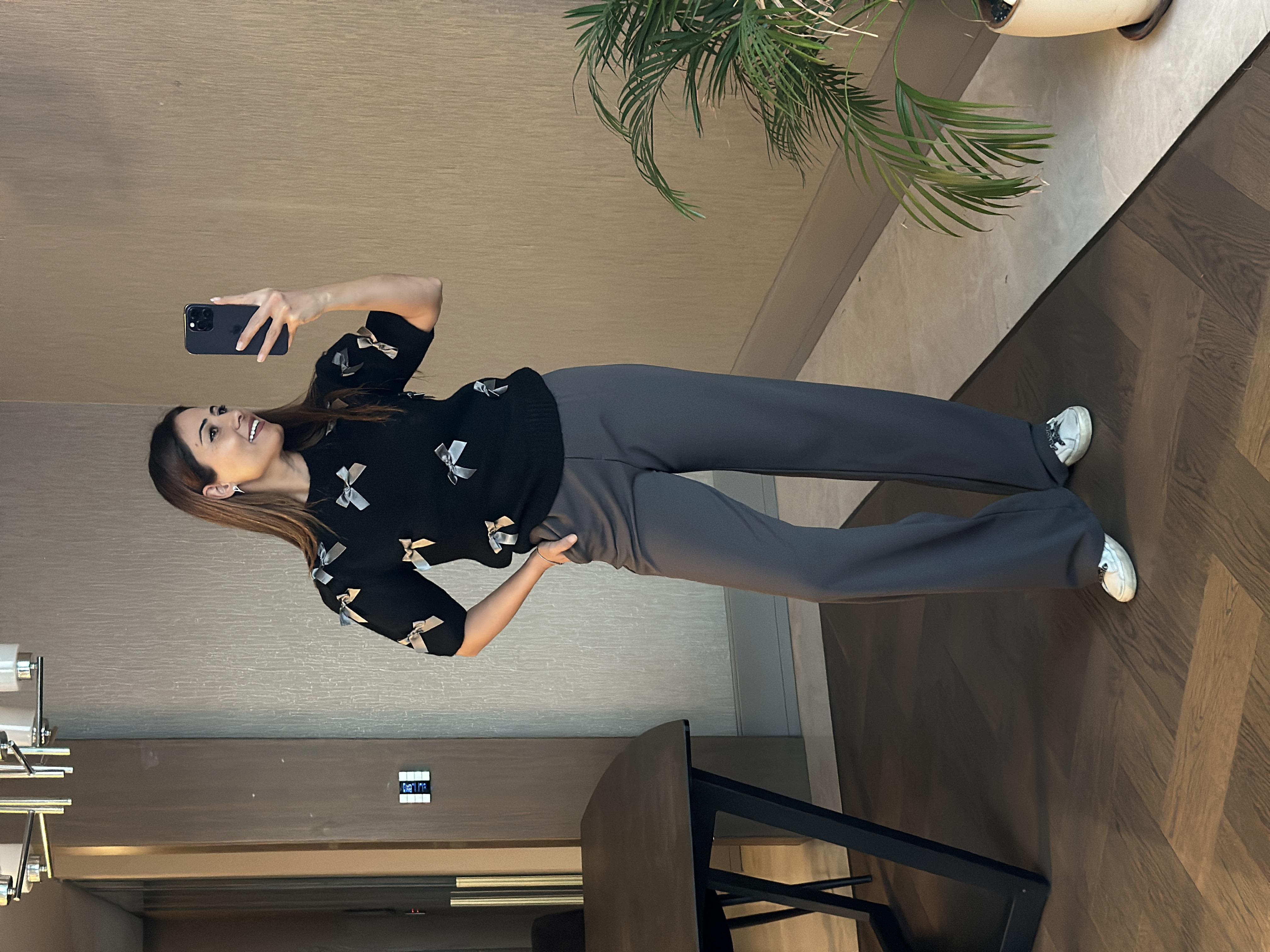 Siyah Kısa Kol Kurdele Detaylı Kadın Crop Kazak