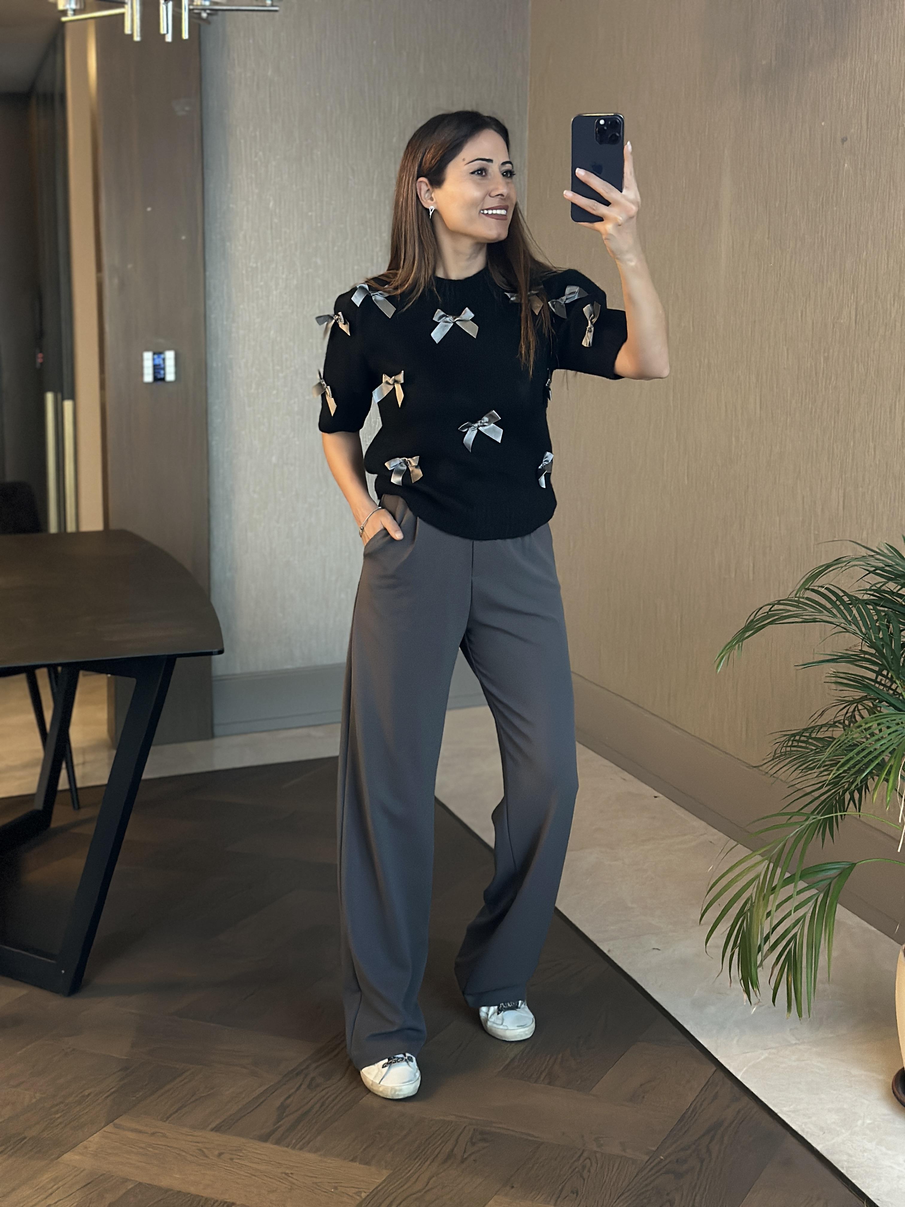 Siyah Kısa Kol Kurdele Detaylı Kadın Crop Kazak