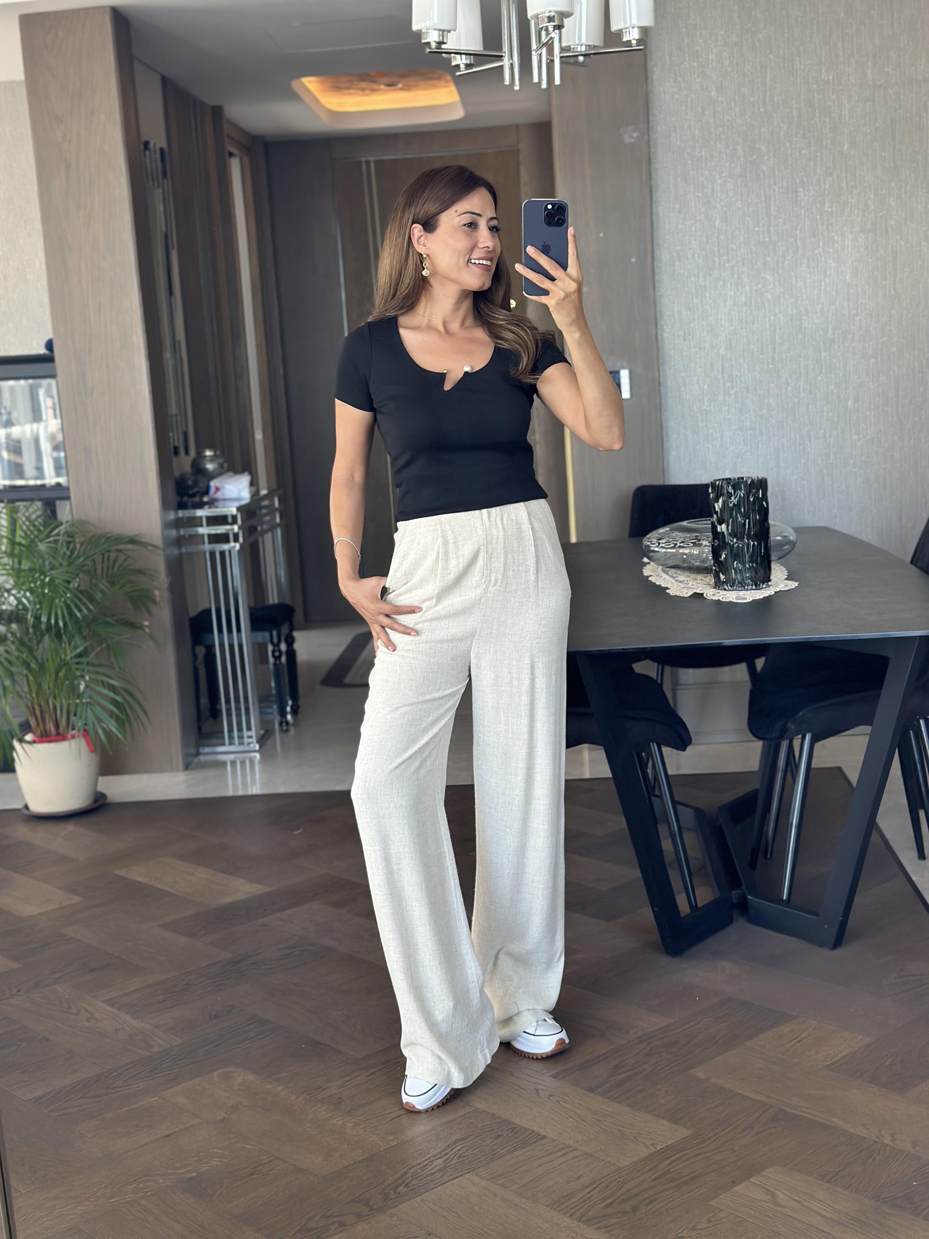 Siyah Kısa Kol Önü İnci Demirli Kadın Body