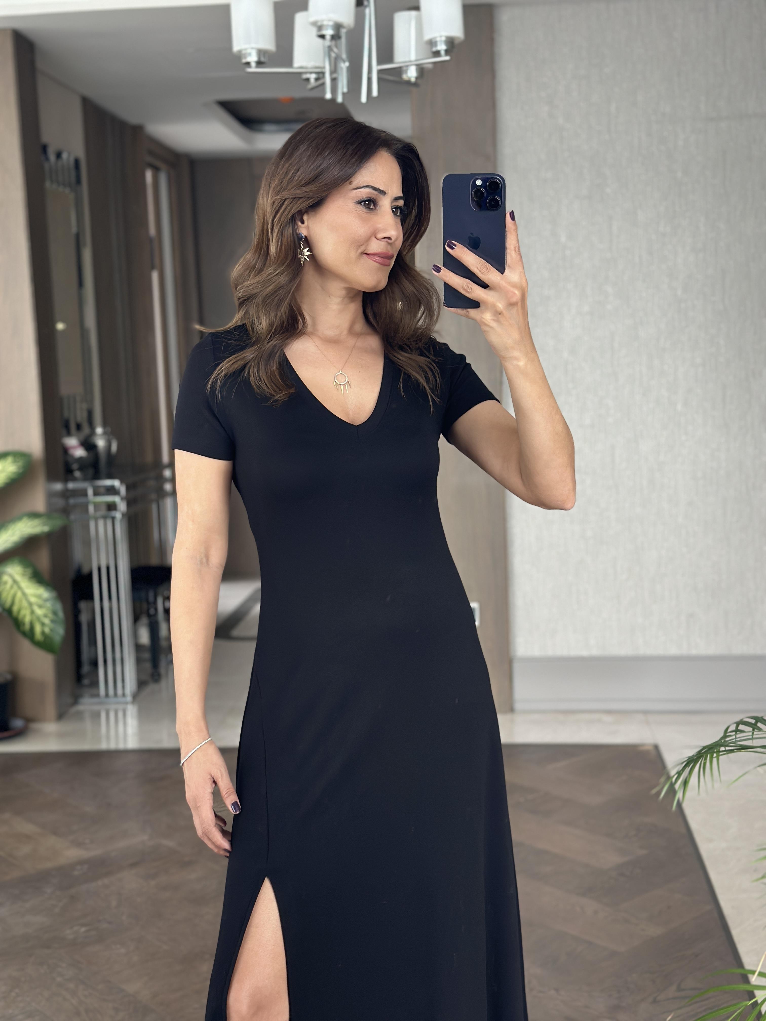 Siyah Kısa Kol V Yaka Önü Yırtmaçlı Modal Kadın Maksi Boy Elbise 