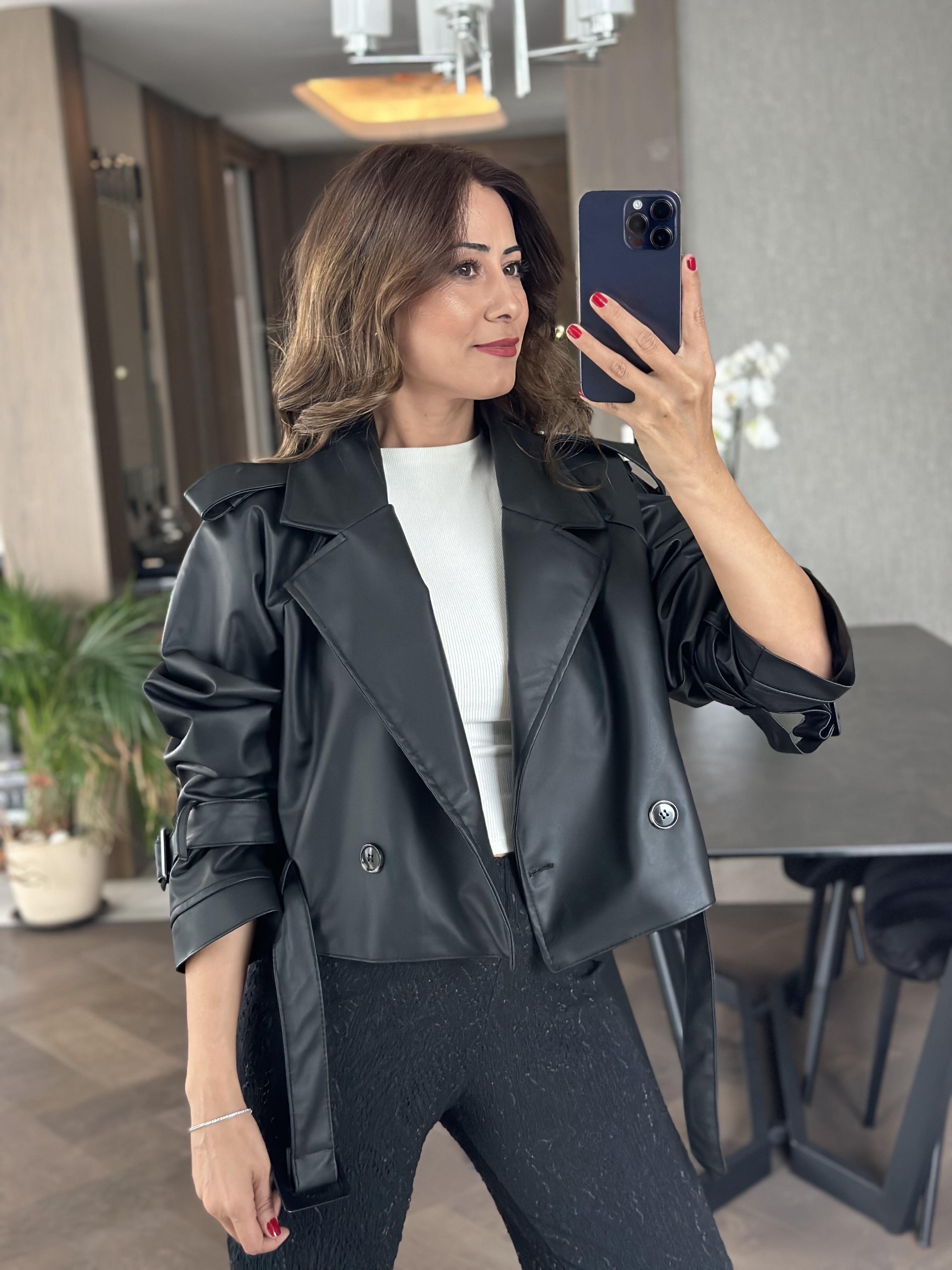 Siyah Kol Kemer Detay Kısa Kadın Deri Trenç