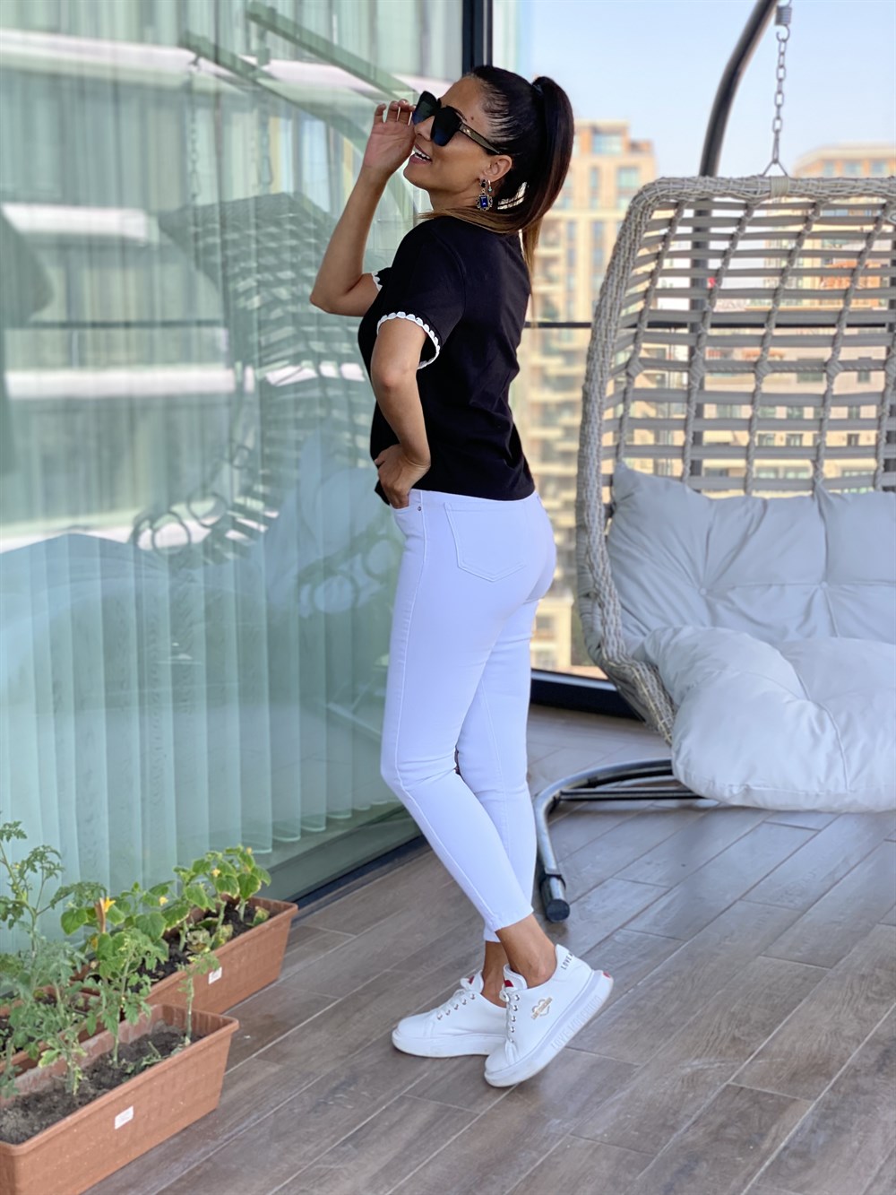 Siyah Kol Uçları Örgü Kadın T-Shirt