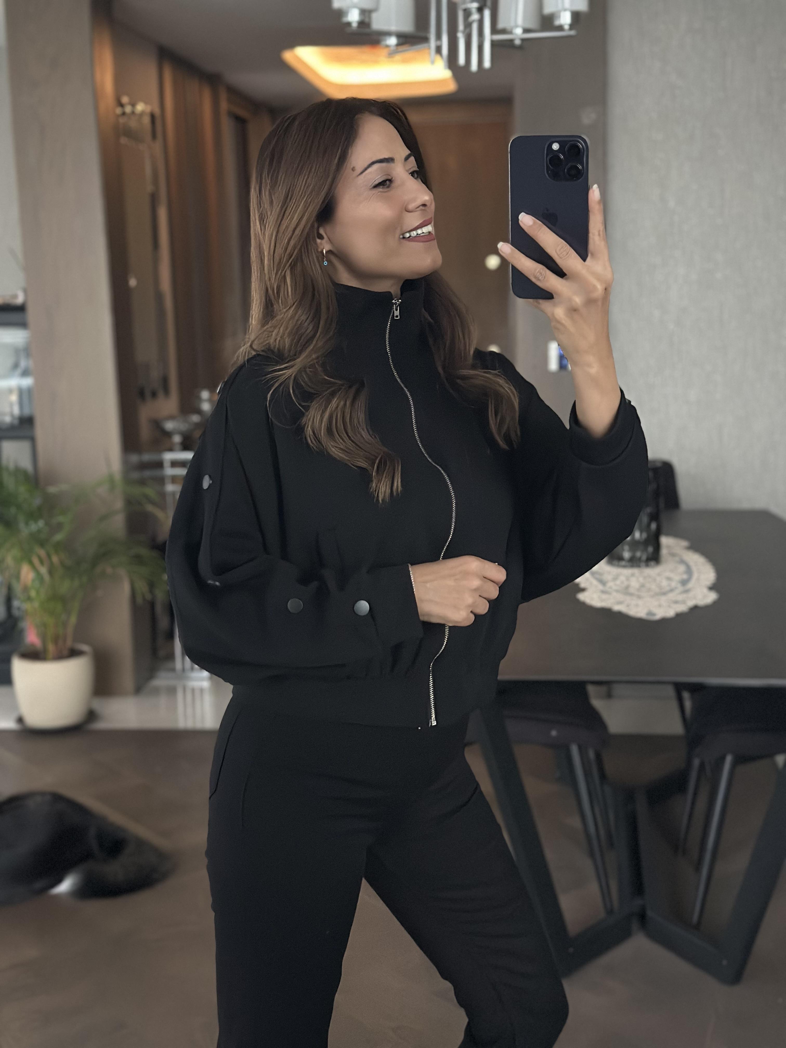 Siyah Kolları Çıtçıt Detay Fermuarlı Cepli Kadın Sweatshirt