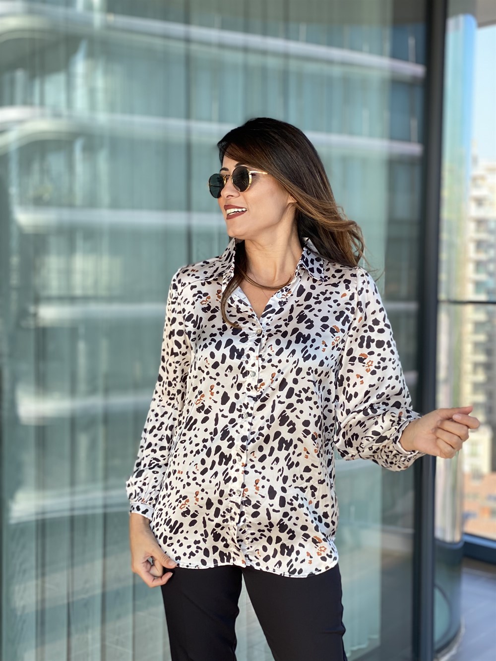 Siyah Leopar Desenli Saten Gömlek