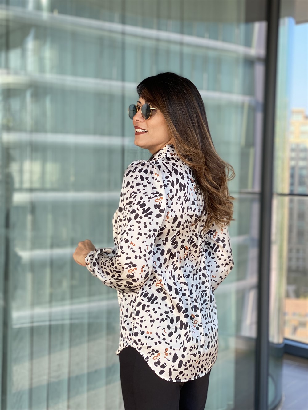 Siyah Leopar Desenli Saten Gömlek