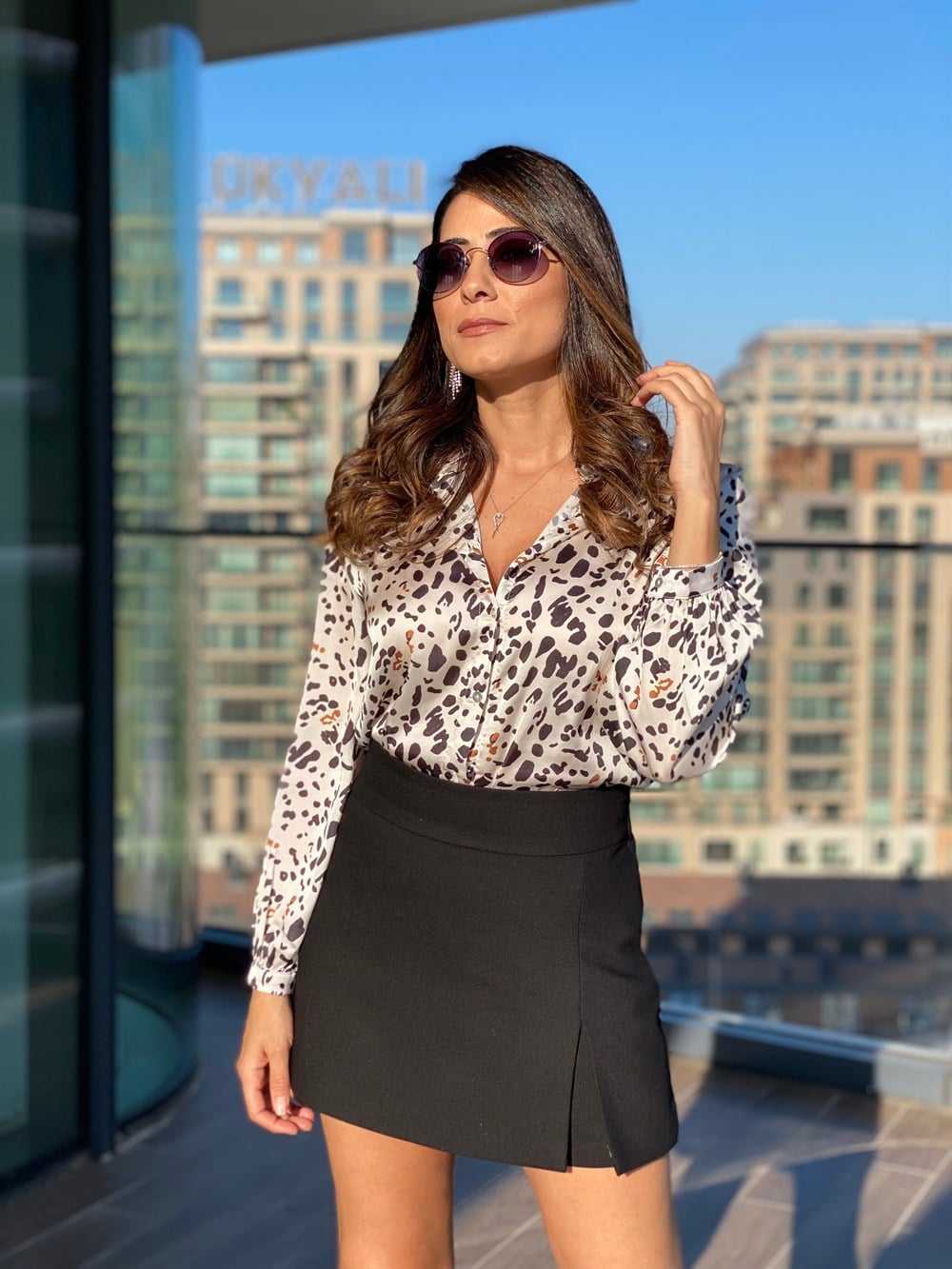 Siyah Leopar Desenli Saten Gömlek