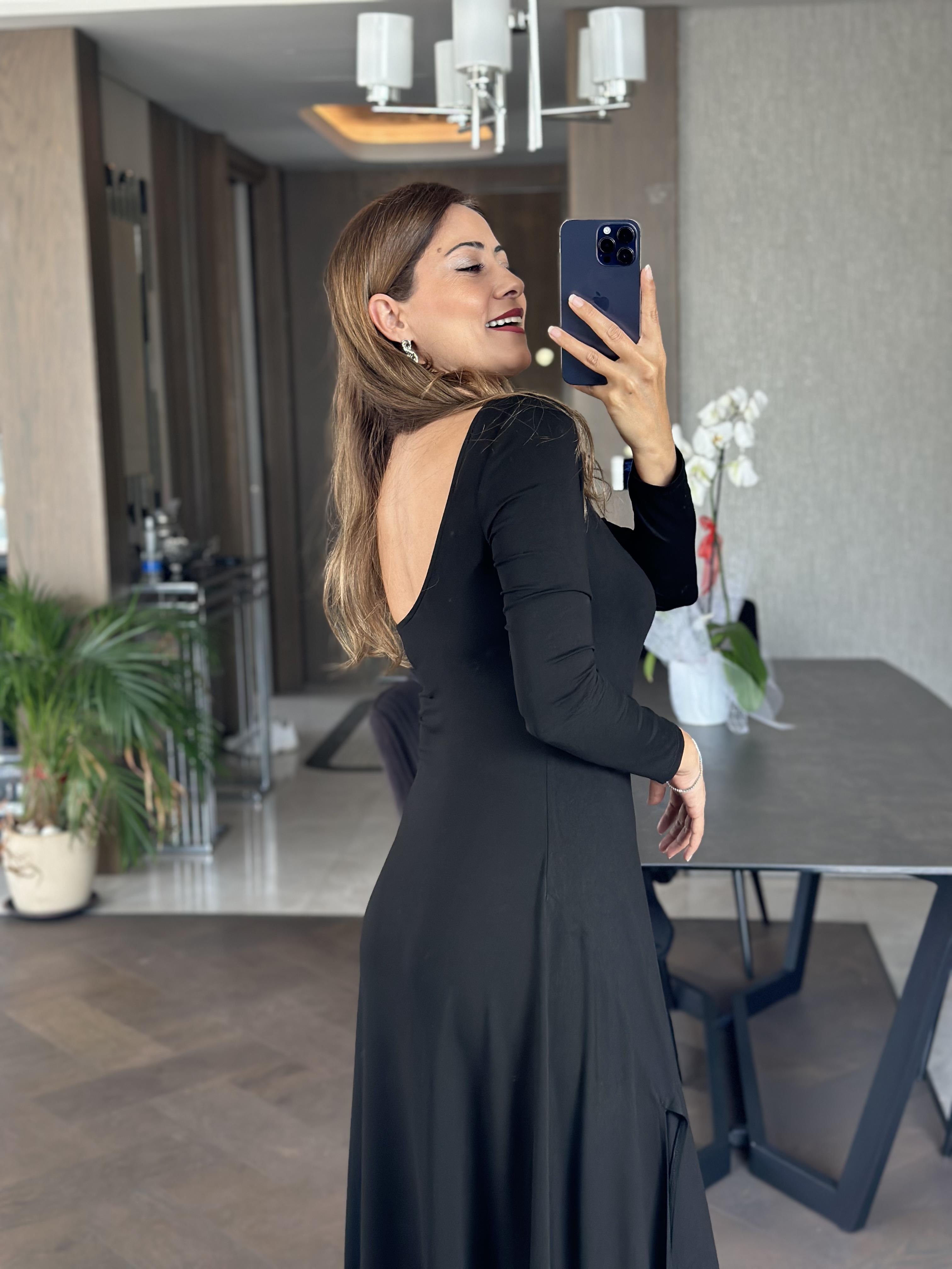 Siyah Likralı Örme Sırtı U Dekolteli Çift Yırtmaçlı Kadın Elbise