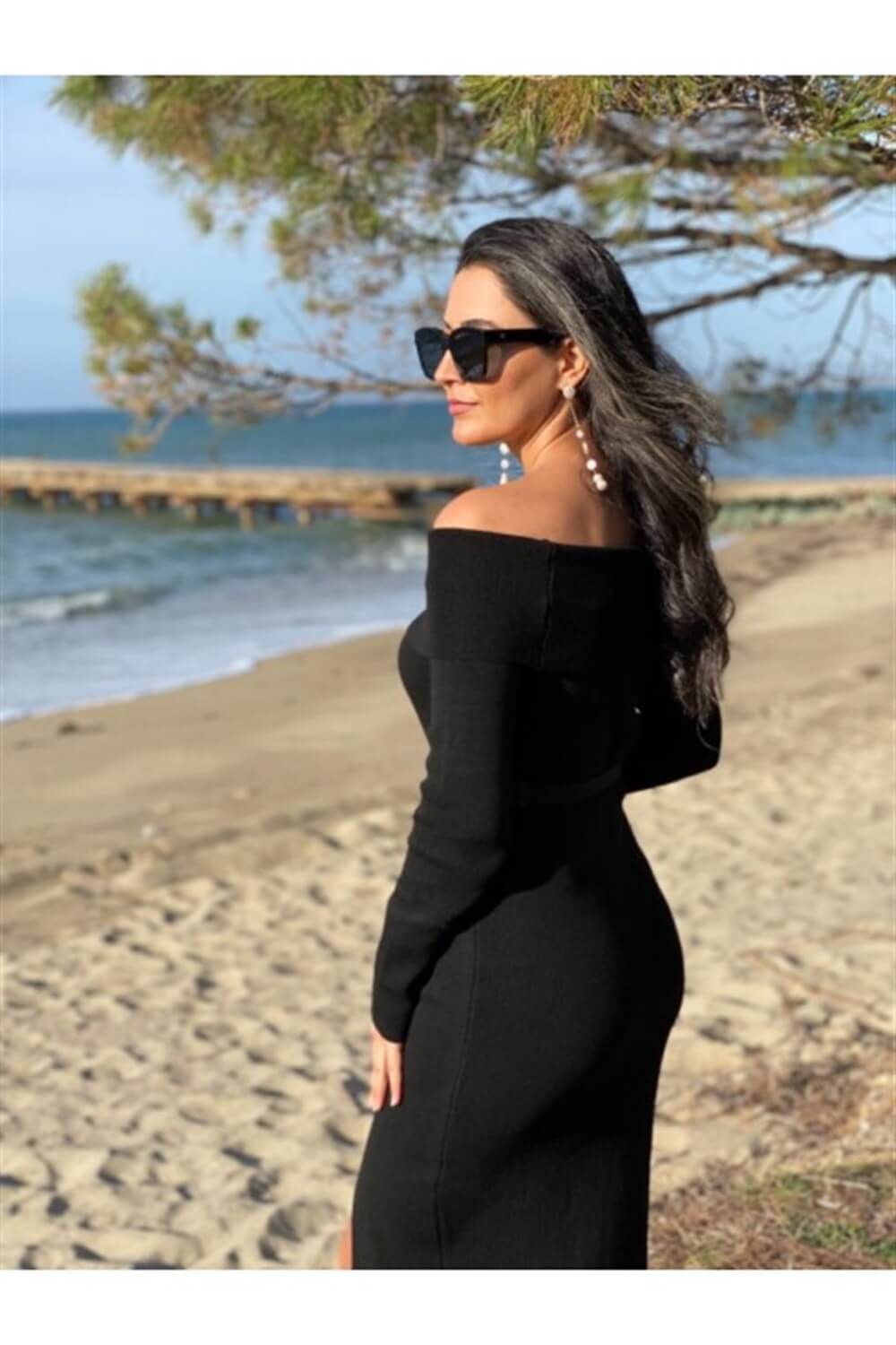 Siyah  Madonna Yaka Yırtmaçlı Triko Elbise