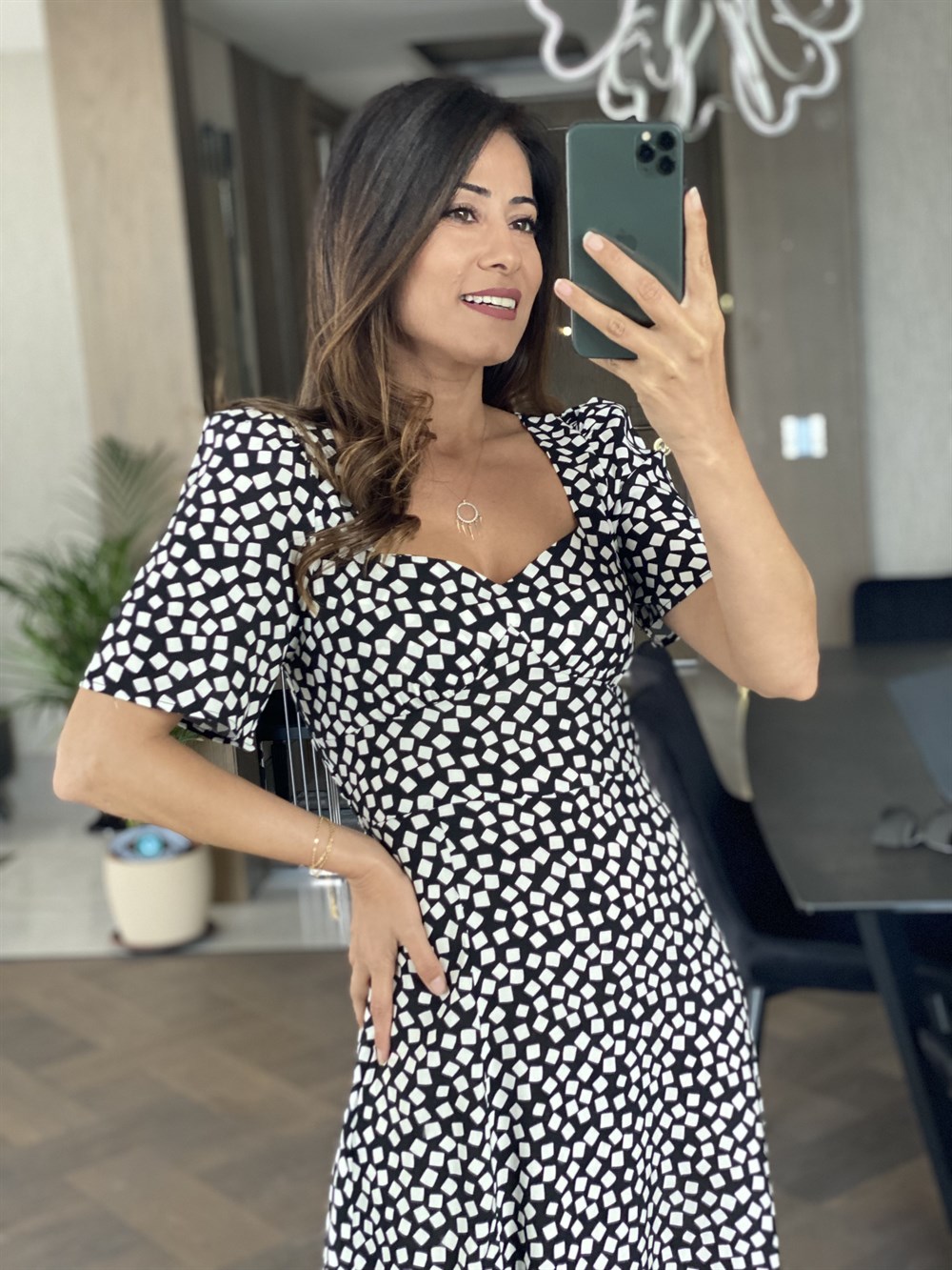 Siyah Minik Kare Desenli Viskon Elbise