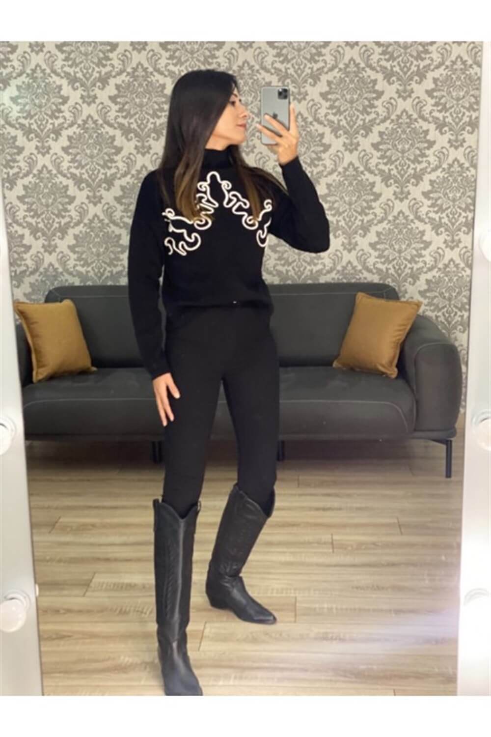 Siyah Nakışlı Kazak