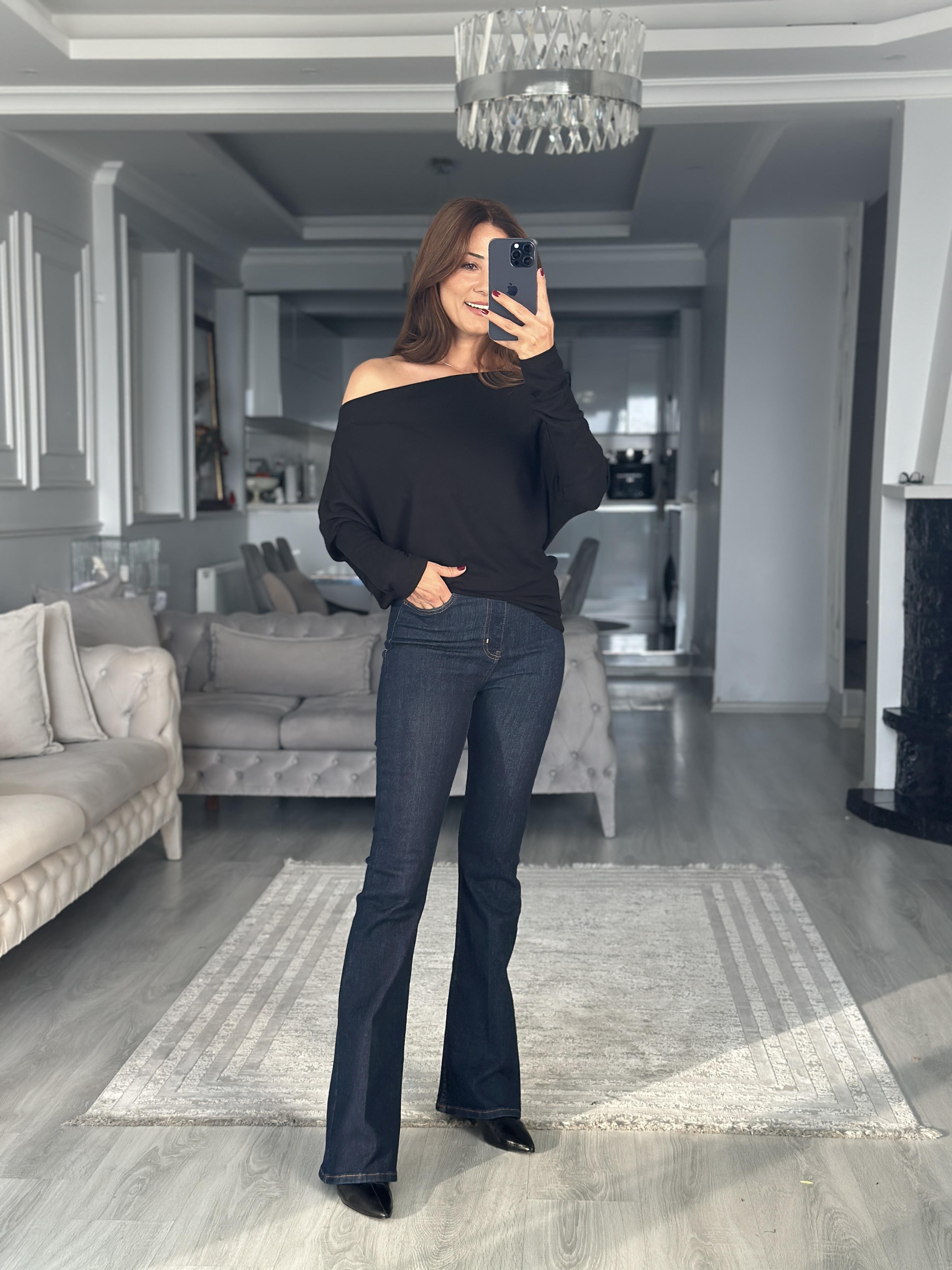 Siyah Omzu Düşük Yarasa Kol Kadın Bluz