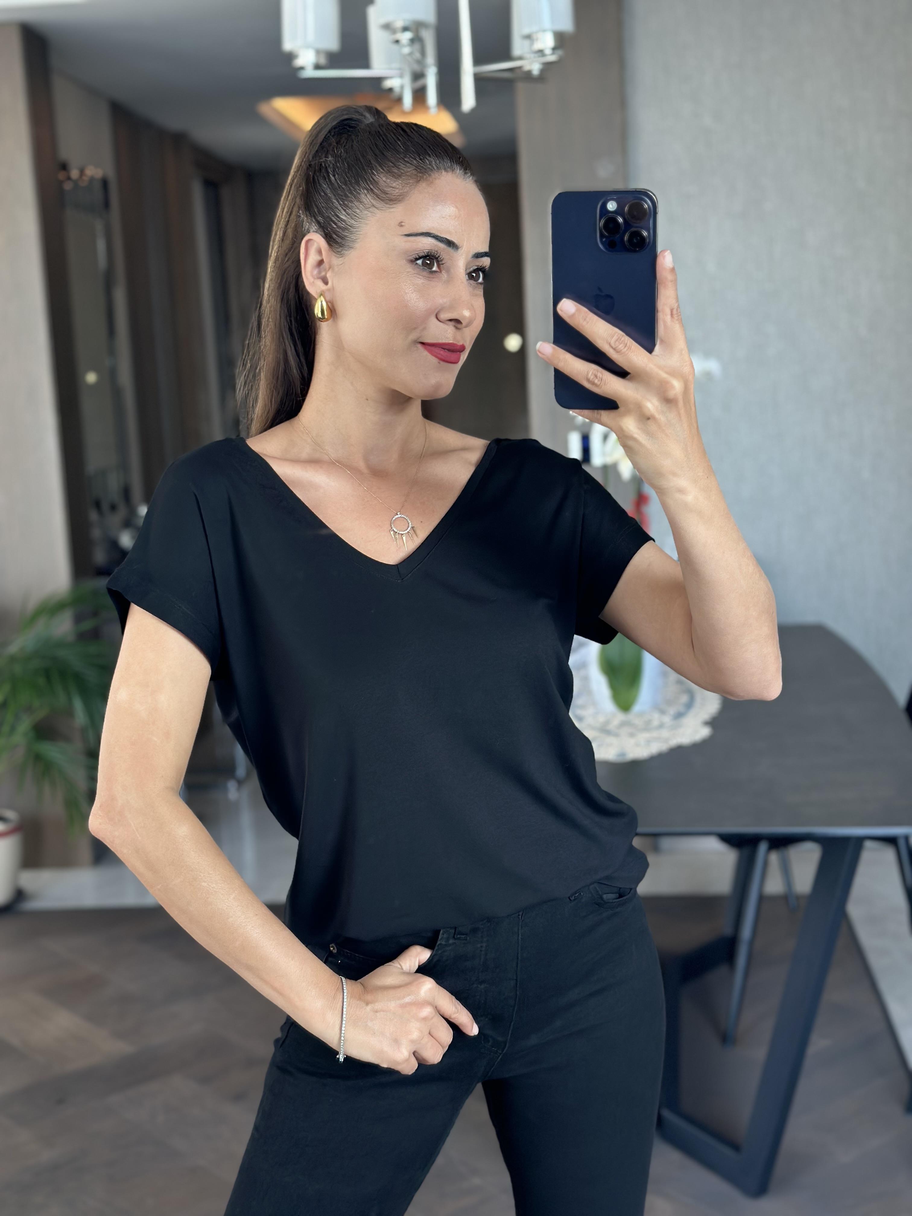 Siyah Ön Arka V Yaka Kısa Yarasa Kol Kadın T-Shirt