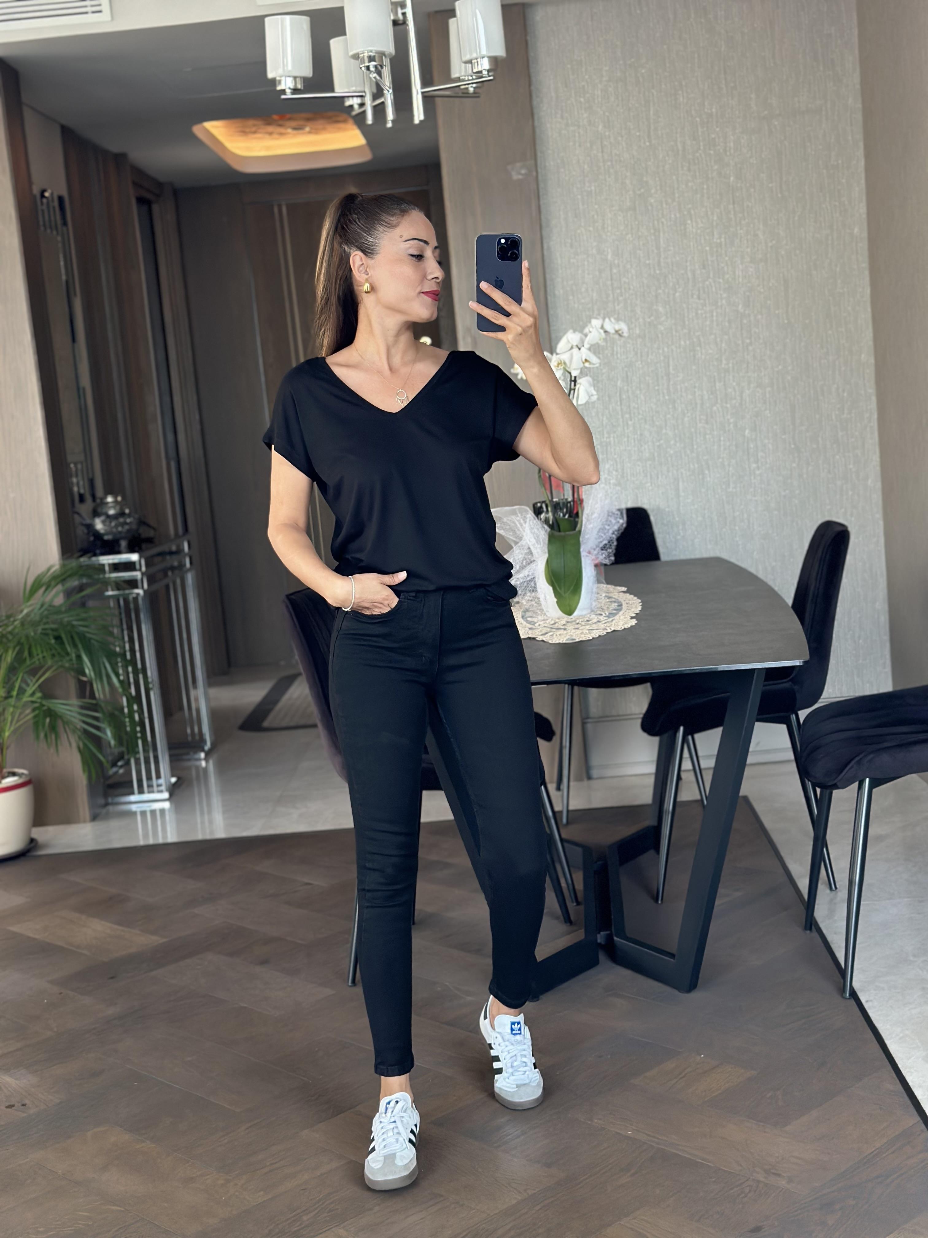 Siyah Ön Arka V Yaka Kısa Yarasa Kol Kadın T-Shirt