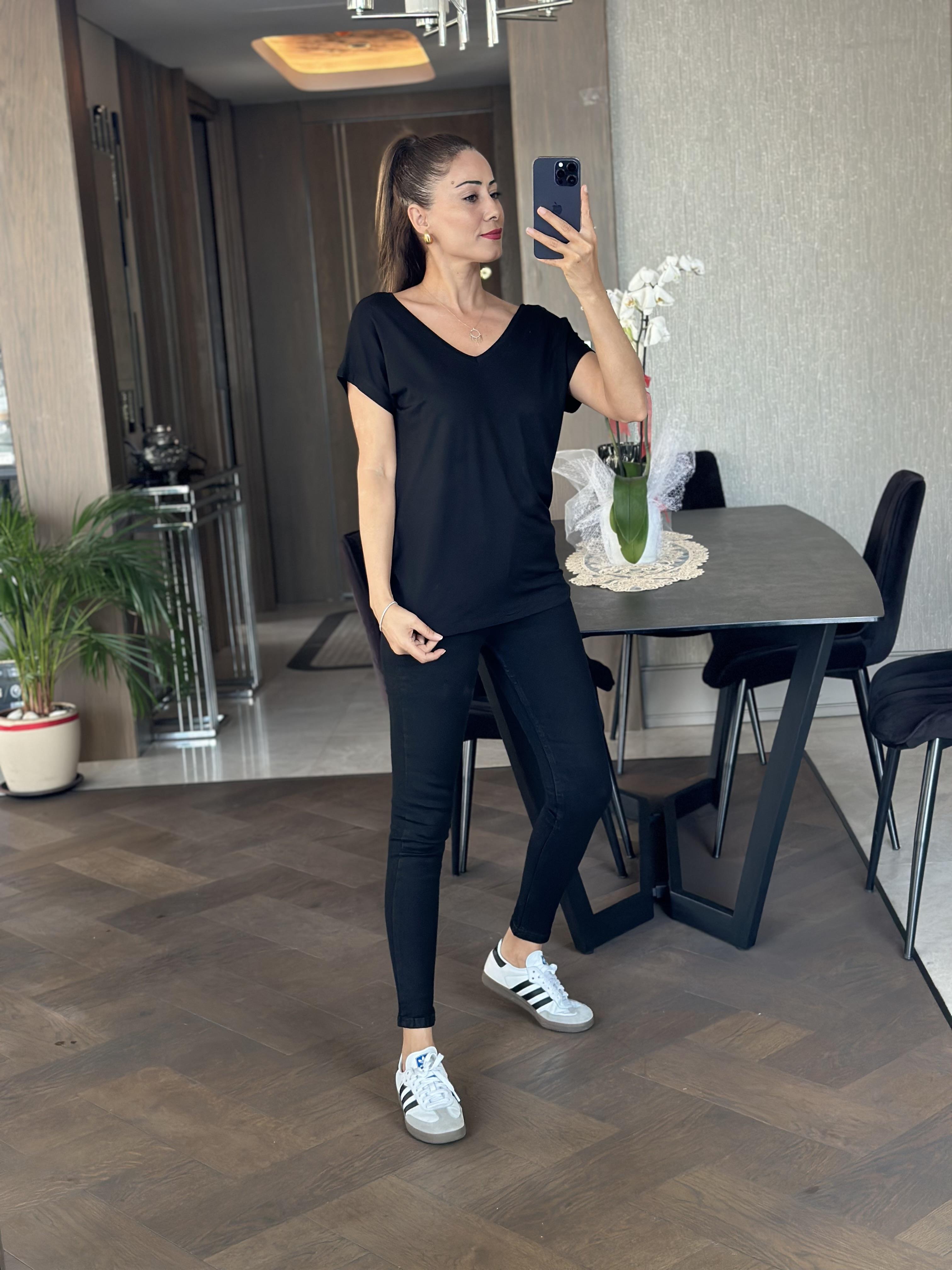 Siyah Ön Arka V Yaka Kısa Yarasa Kol Kadın T-Shirt