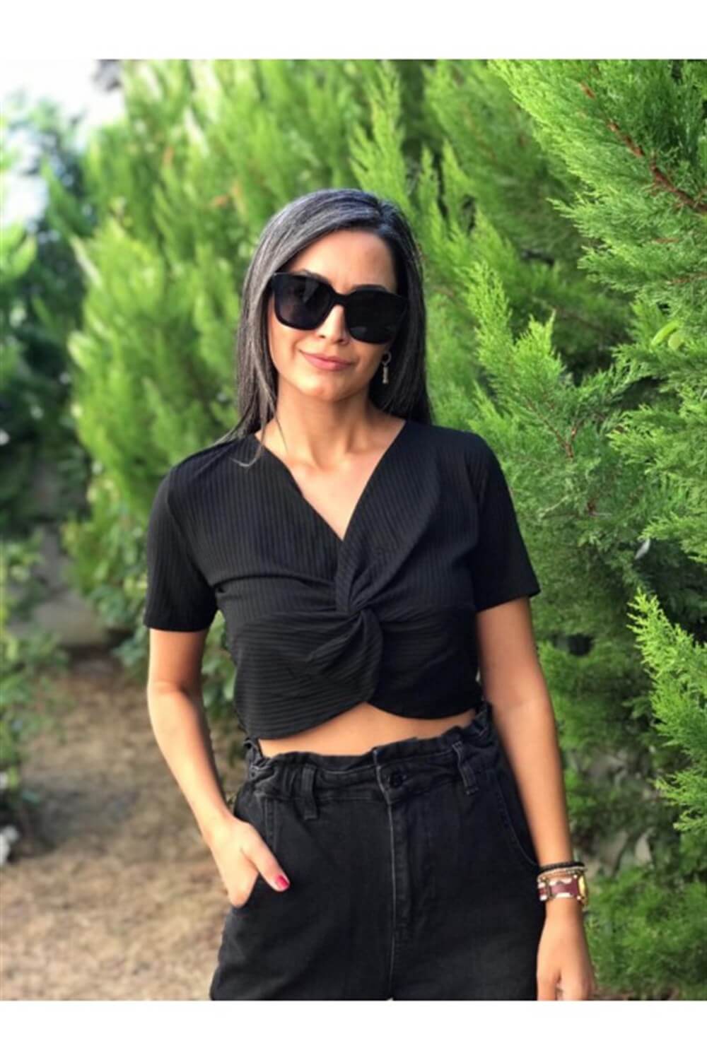 Siyah Önü Bağlama Detay Bluz