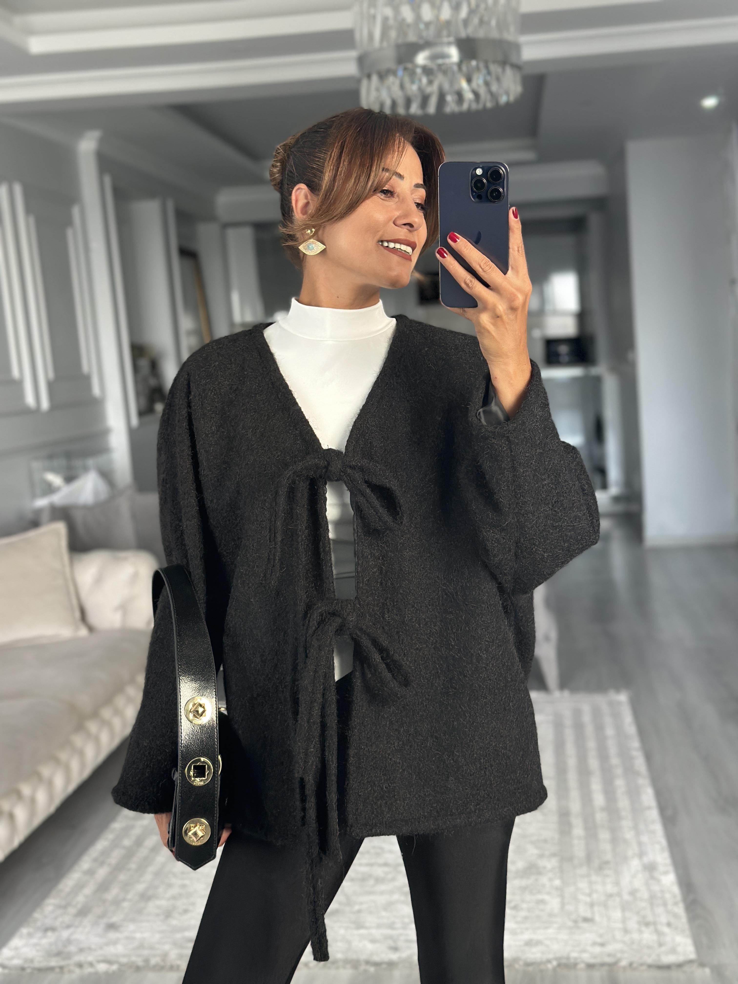 Siyah Önü Bağlamalı Kırçıllı Kaşe Kadın Ceket