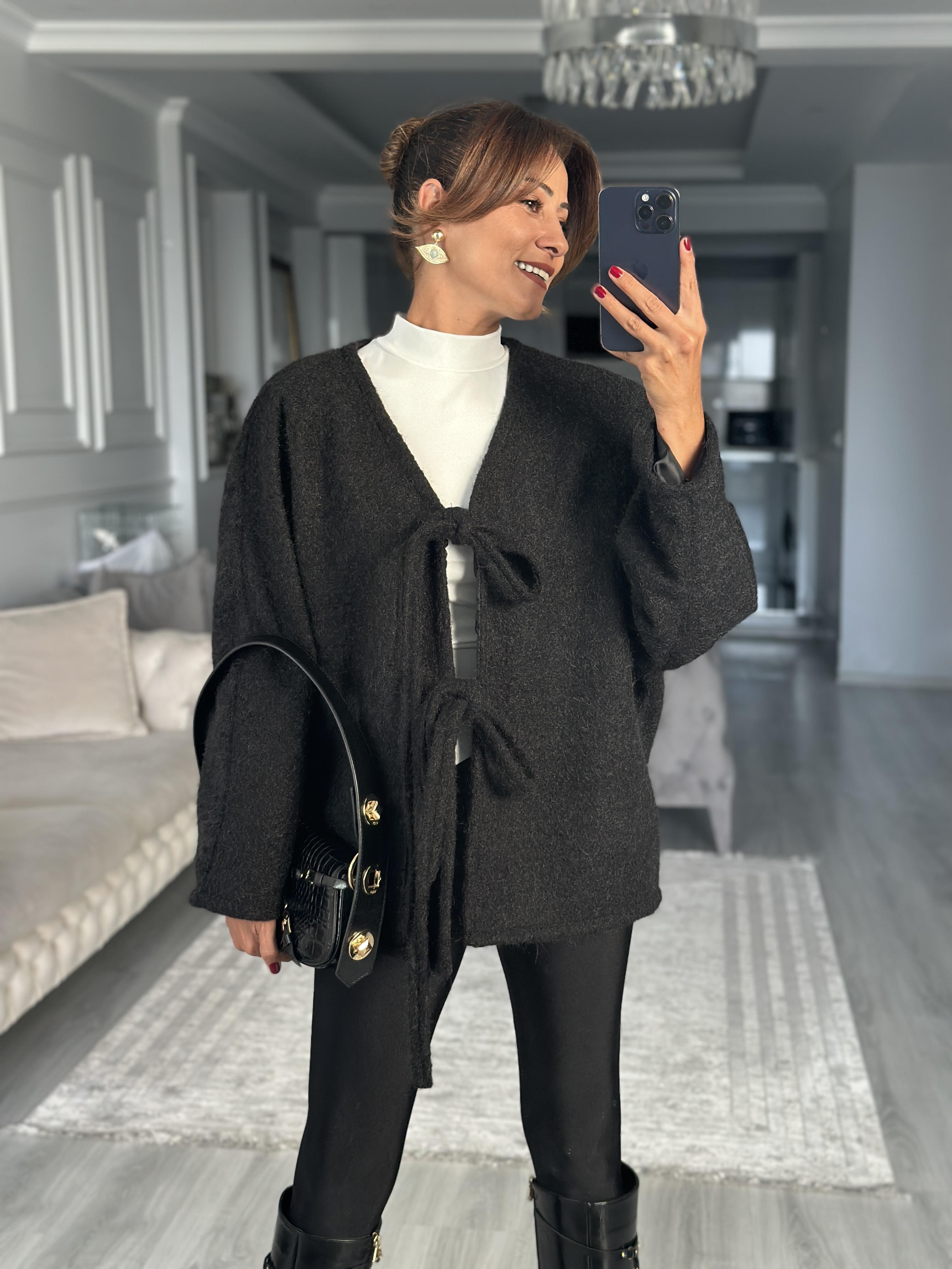 Siyah Önü Bağlamalı Kırçıllı Kaşe Kadın Ceket