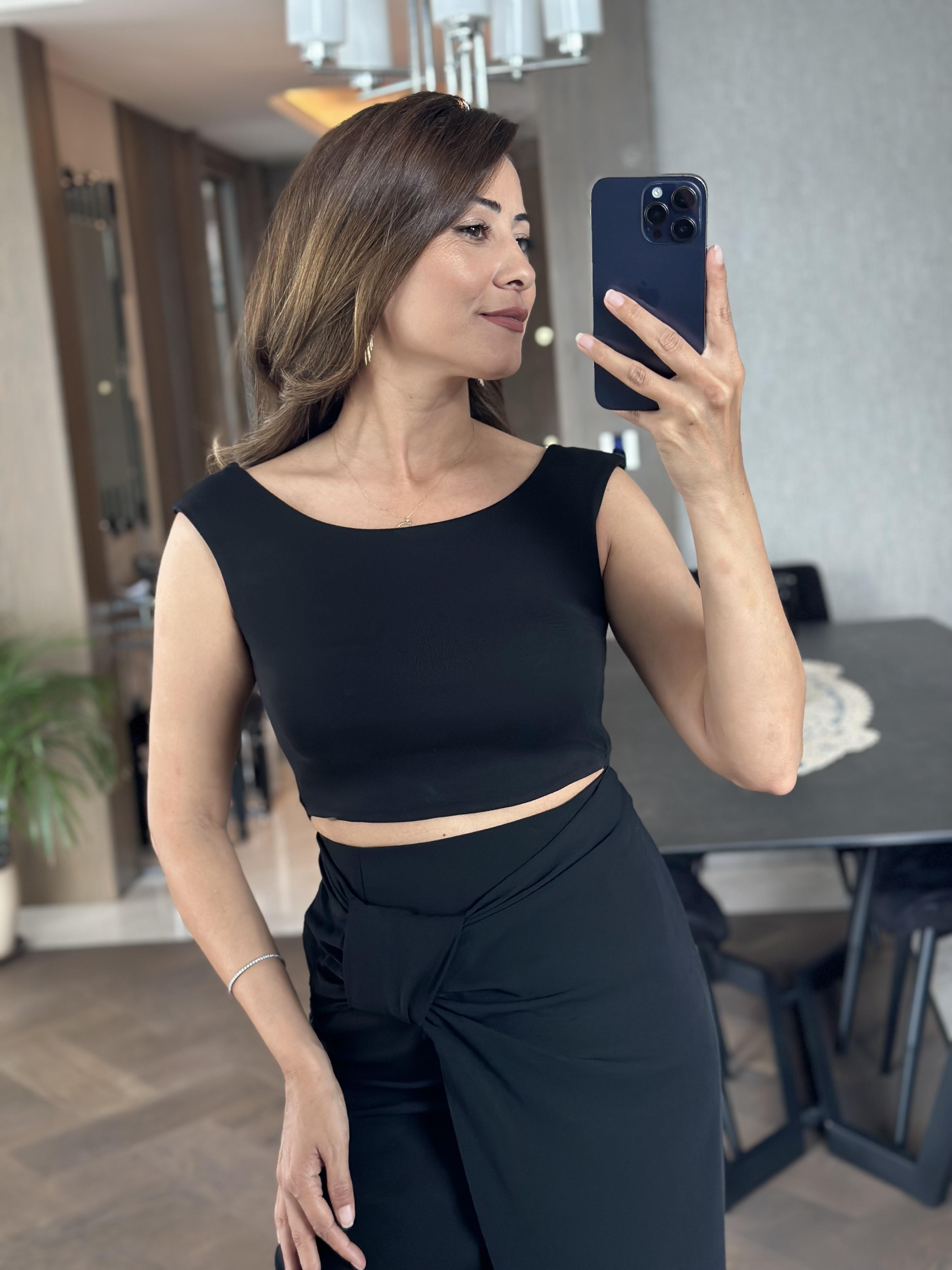 Siyah Önü Çift Katlı Kayık Yaka Sıfır Kol Kadın Crop Body