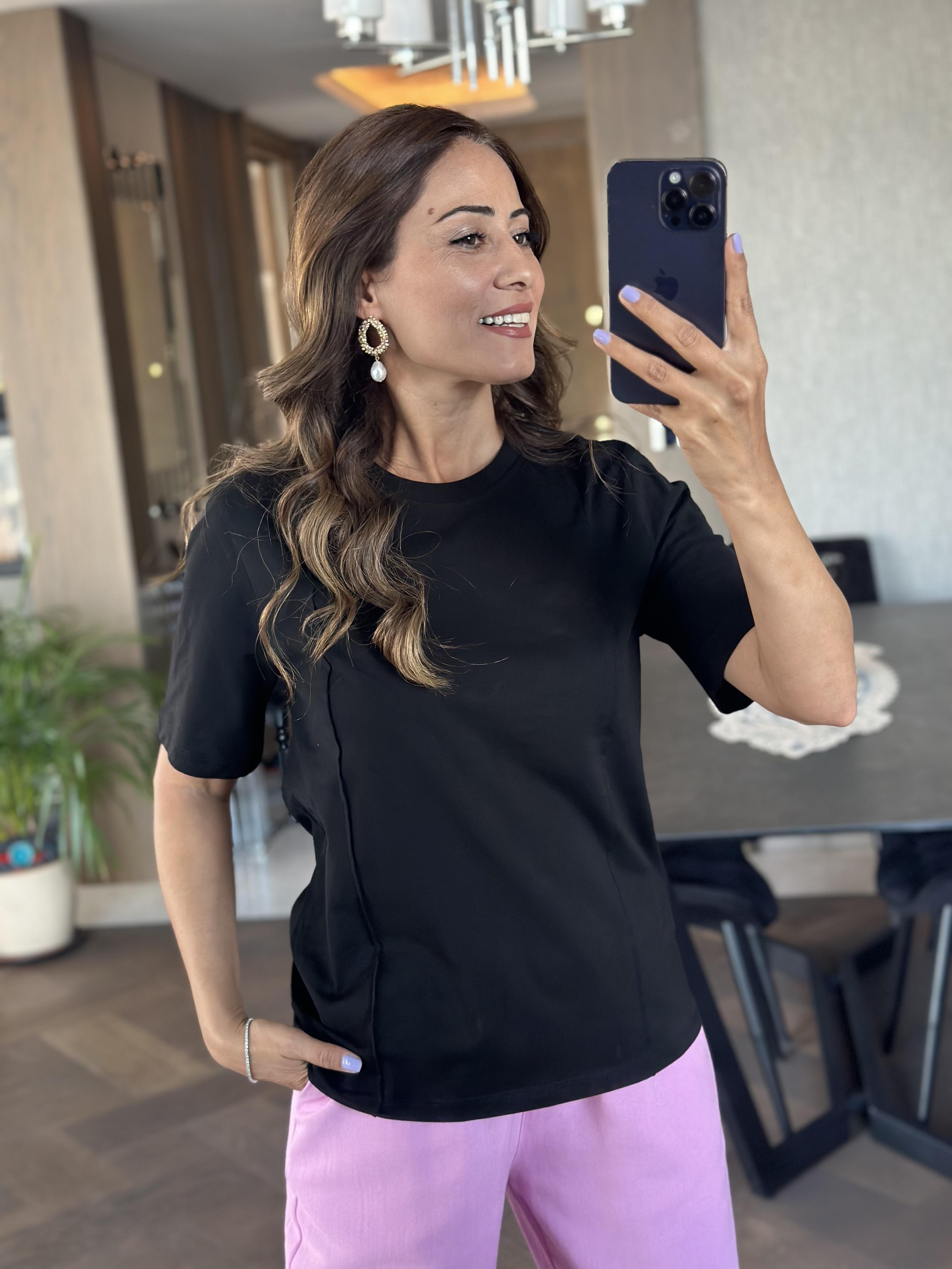 Siyah Önü Dikişli Bisiklet Yaka Kadın T-Shirt