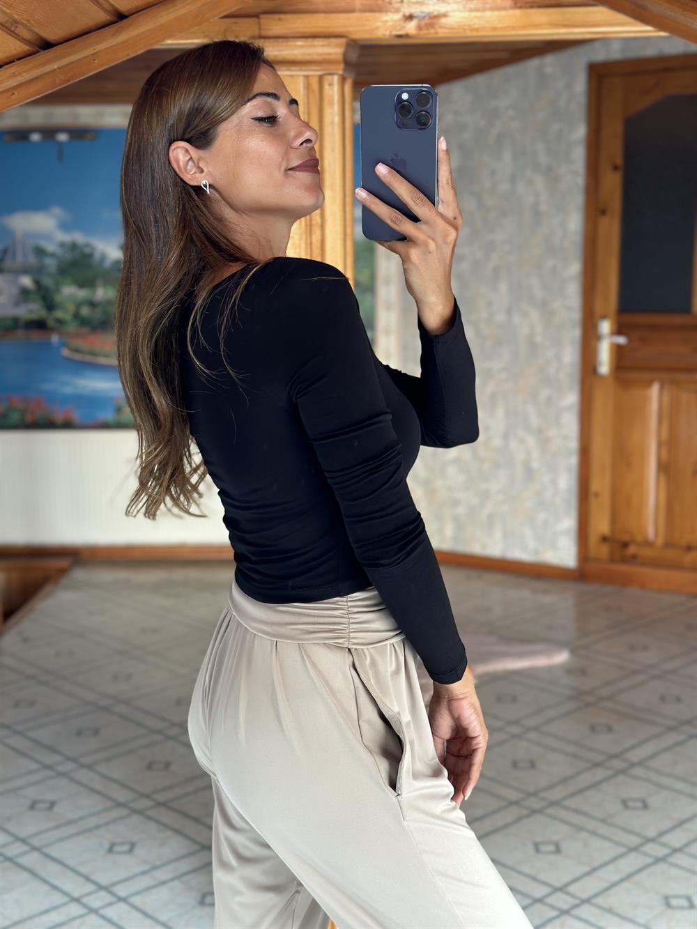 Siyah Öpücük Yaka Uzun Kol Kadın Crop Body