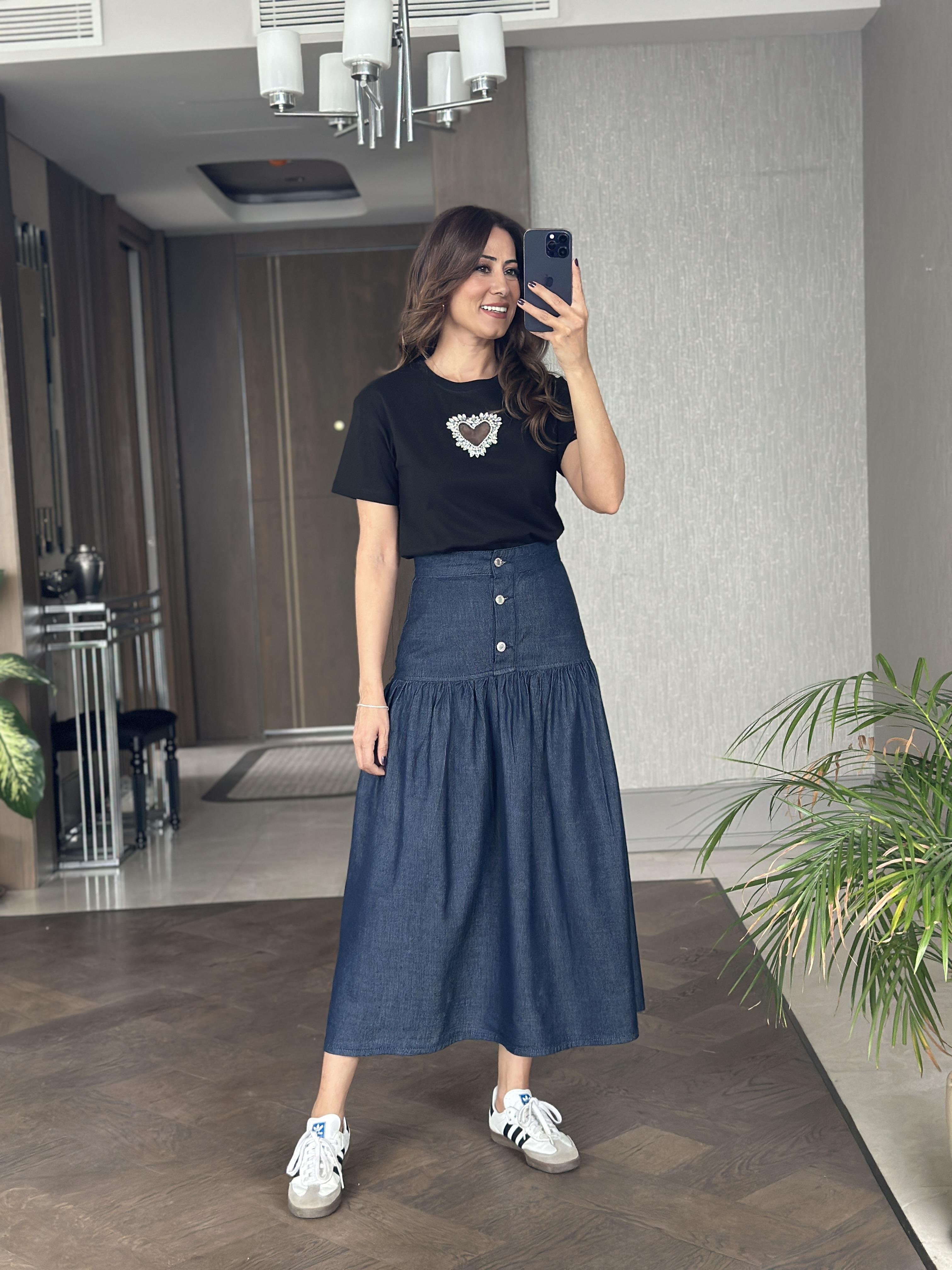 Siyah Organze Taş Kalpli Bisiklet Yaka Kadın T-Shirt