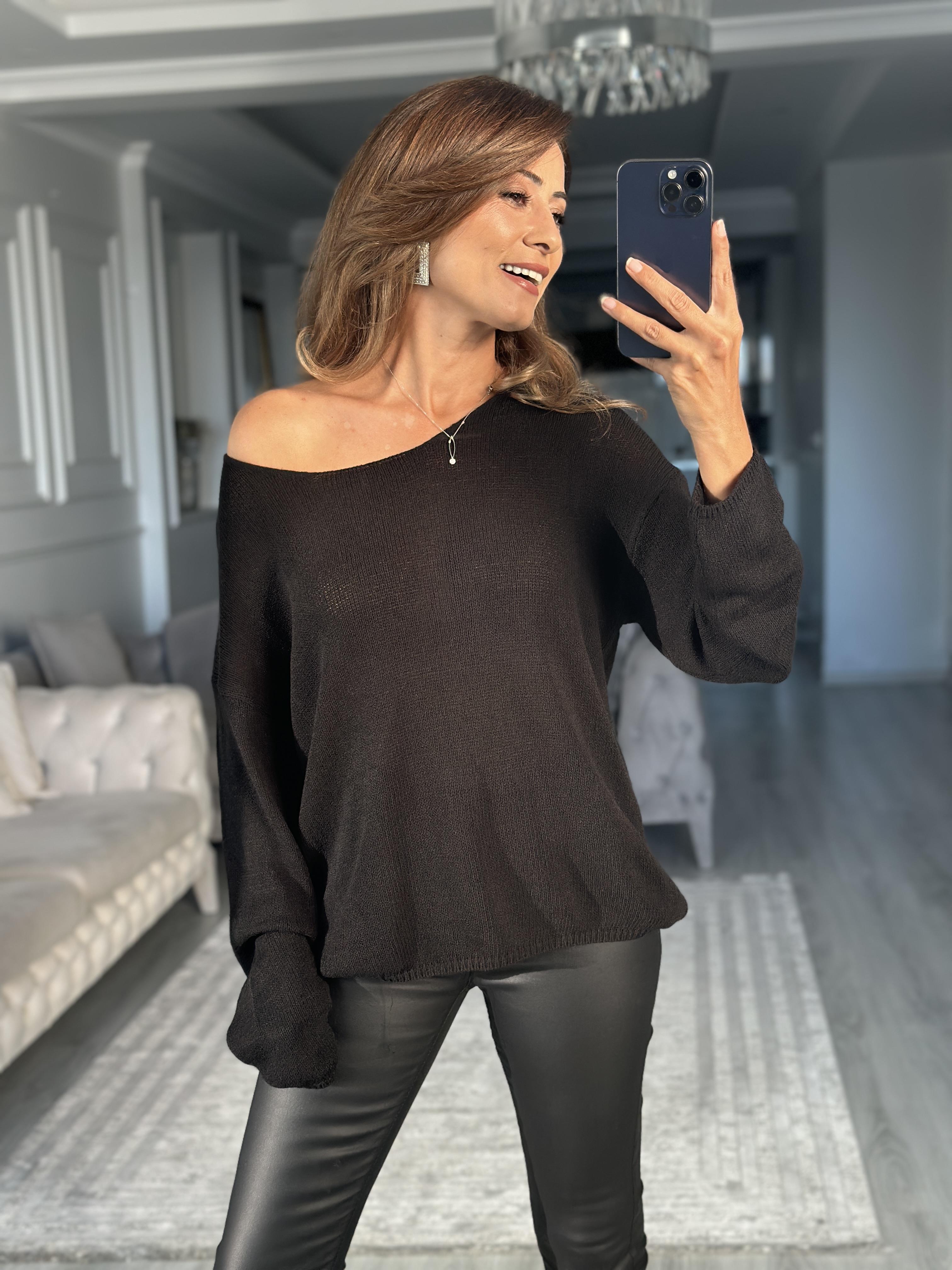 Siyah Oval Yaka Uzun Kol Kadın Triko Kazak