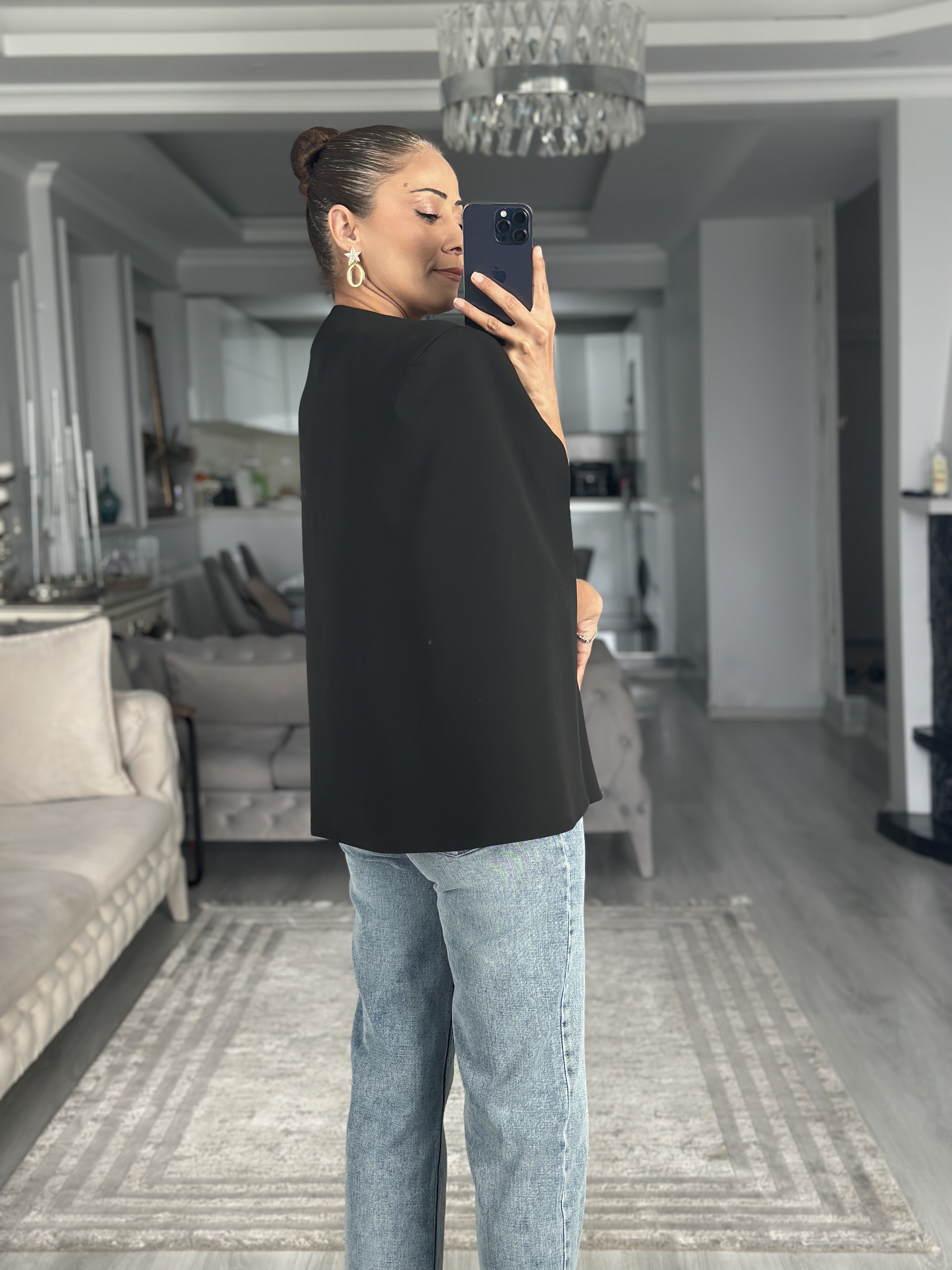 Siyah Pelerin Görünümlü Kadın Ceket