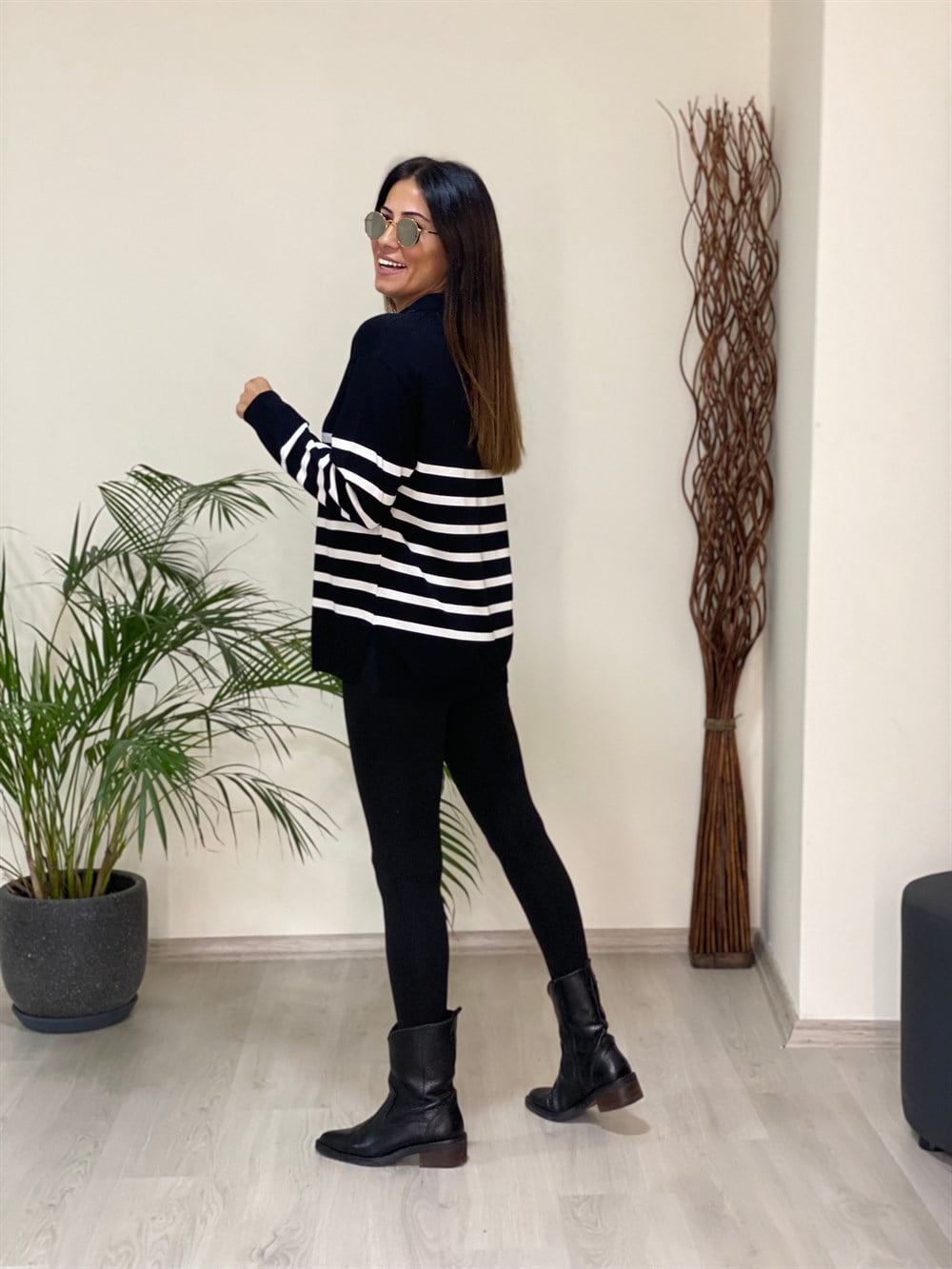 Siyah Polo Yaka Yarım Fermuarlı Çizgili Kadın Kazak