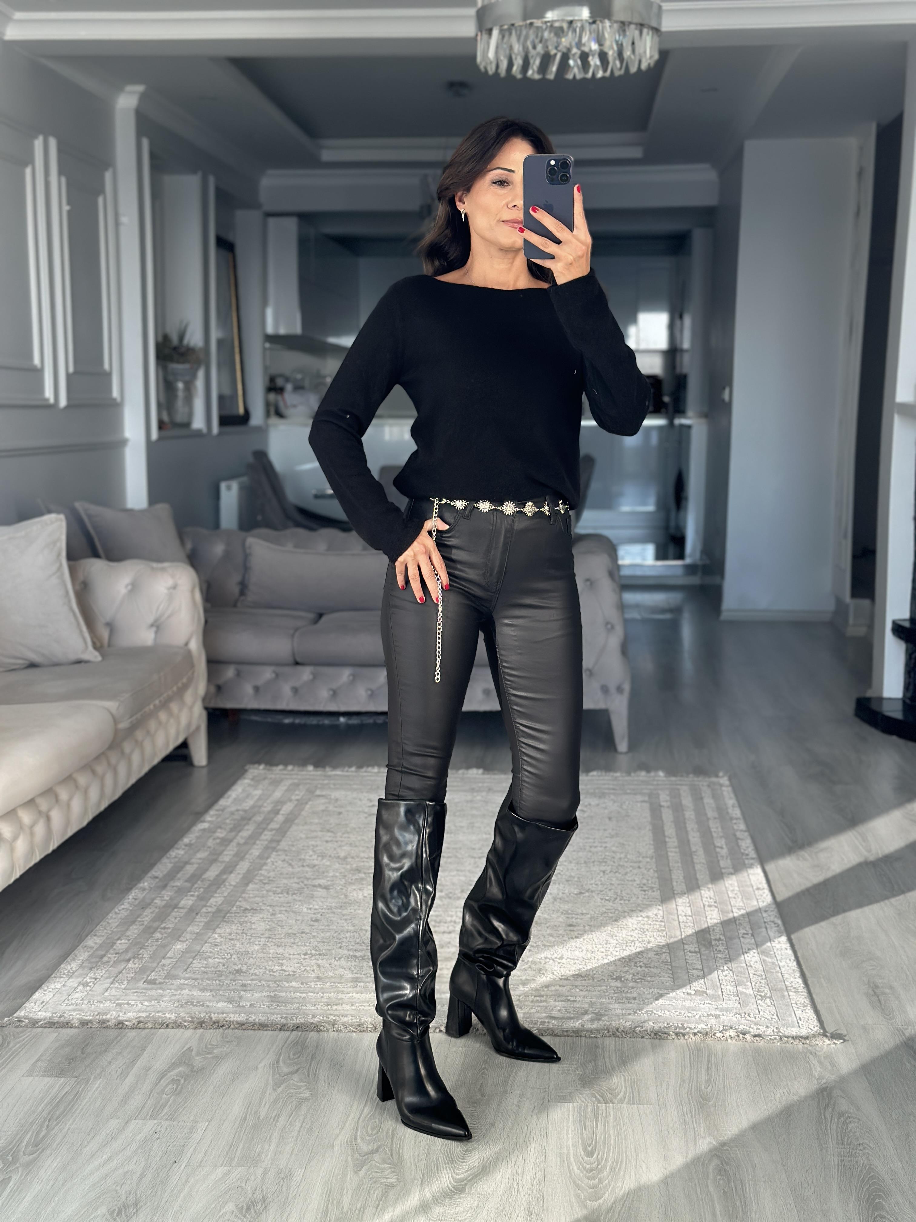 Siyah Premium Kaşmir Kayık Yaka Kadın Kazak