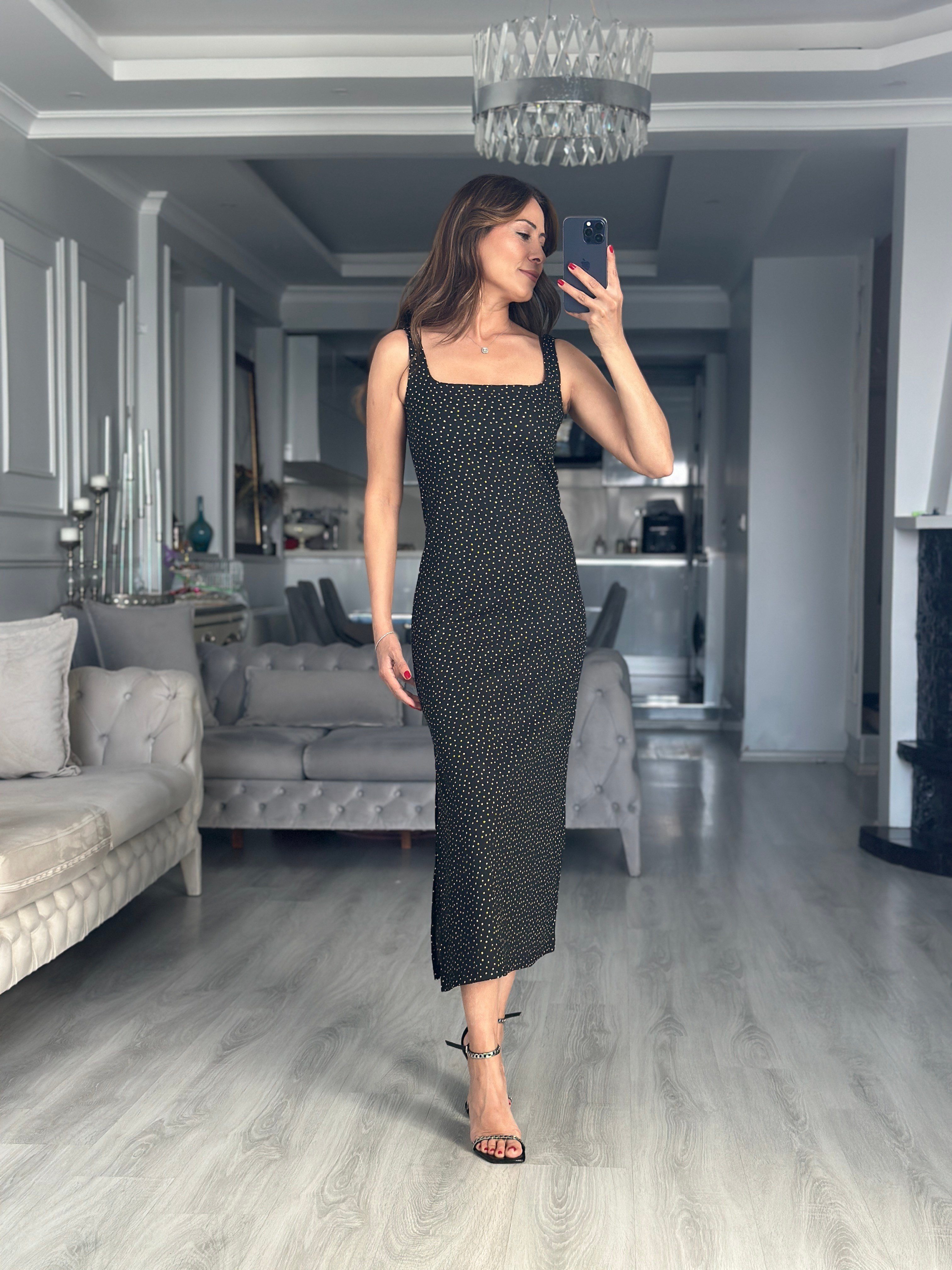Siyah Puantiye Desen Askılı Yırtmaçlı Midi Boy Kadın Elbise 
