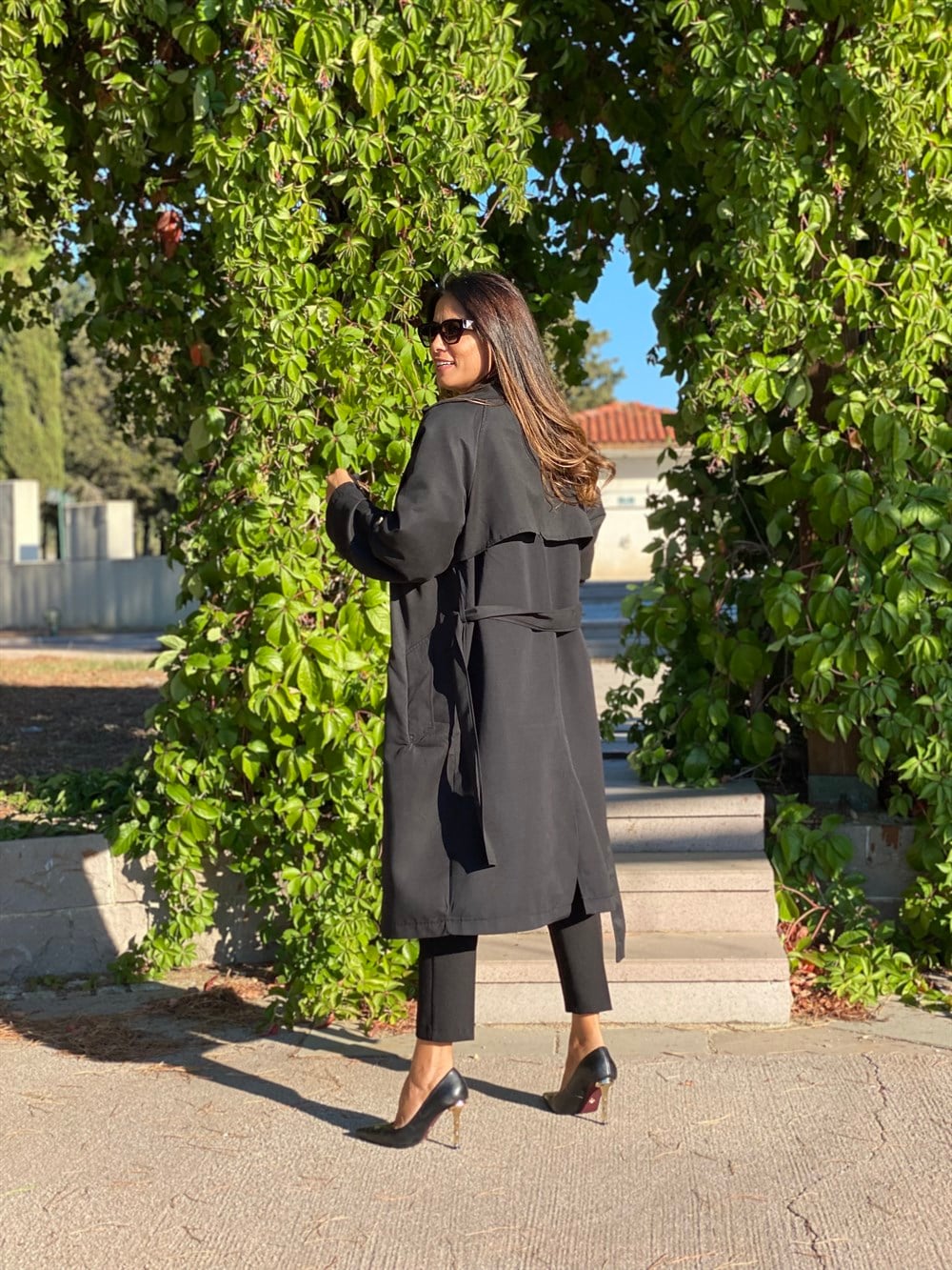 Siyah Reglan Kol Kuşaklı Kadın Trençkot