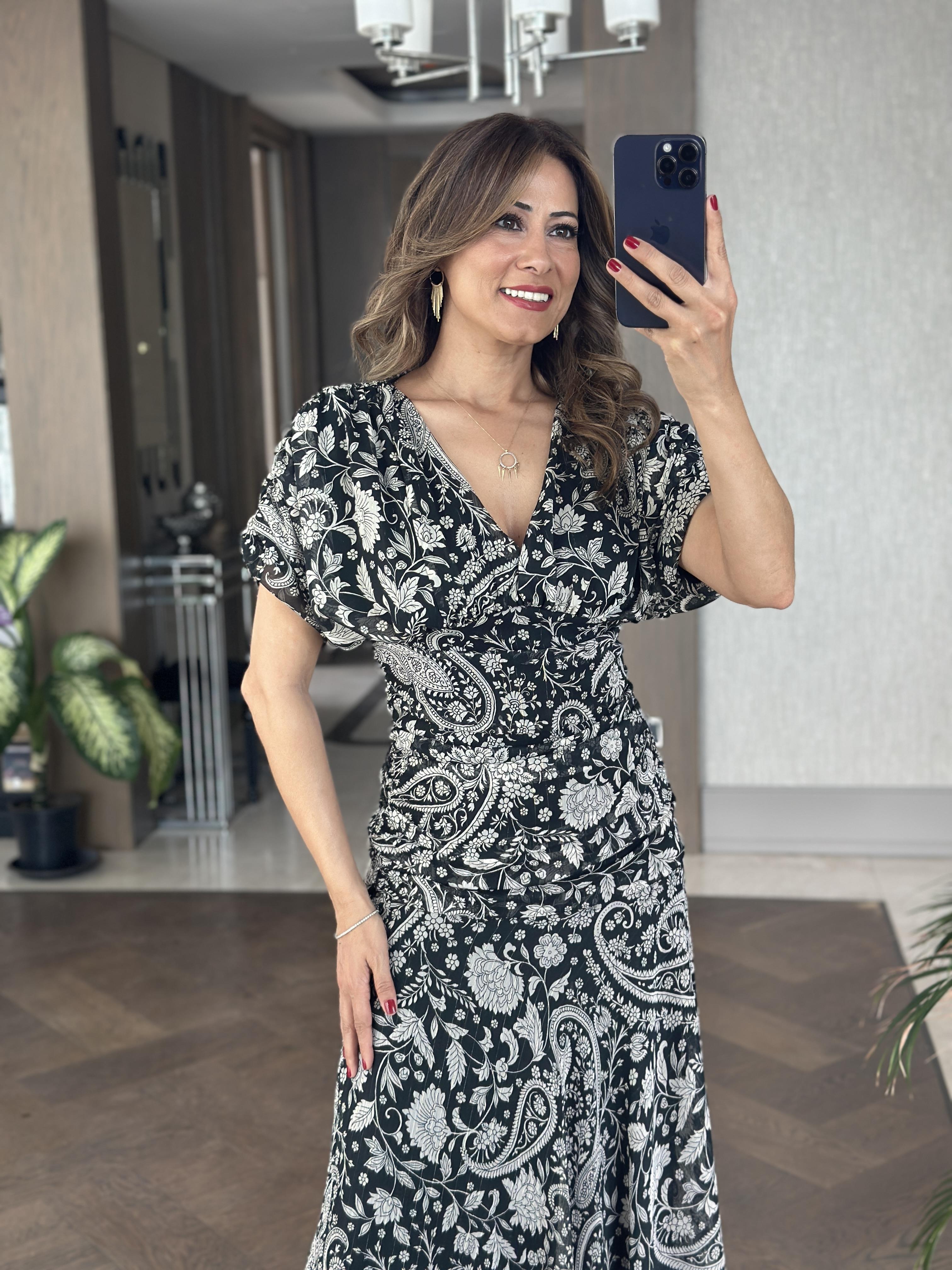 Siyah Şal Desen V Yaka Bel Detay Maksi Boy Şifon Kadın Elbise 