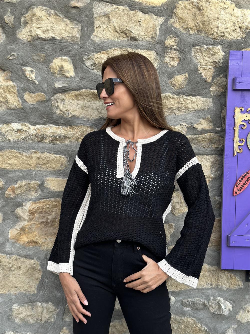 Siyah Şerit Detay Püsküllü Triko Kadın Kazak