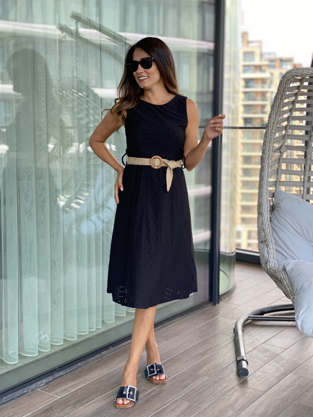 Siyah Sıfır Kol Bisiklet Yaka Hasır Kemerli Brode Kadın Elbise