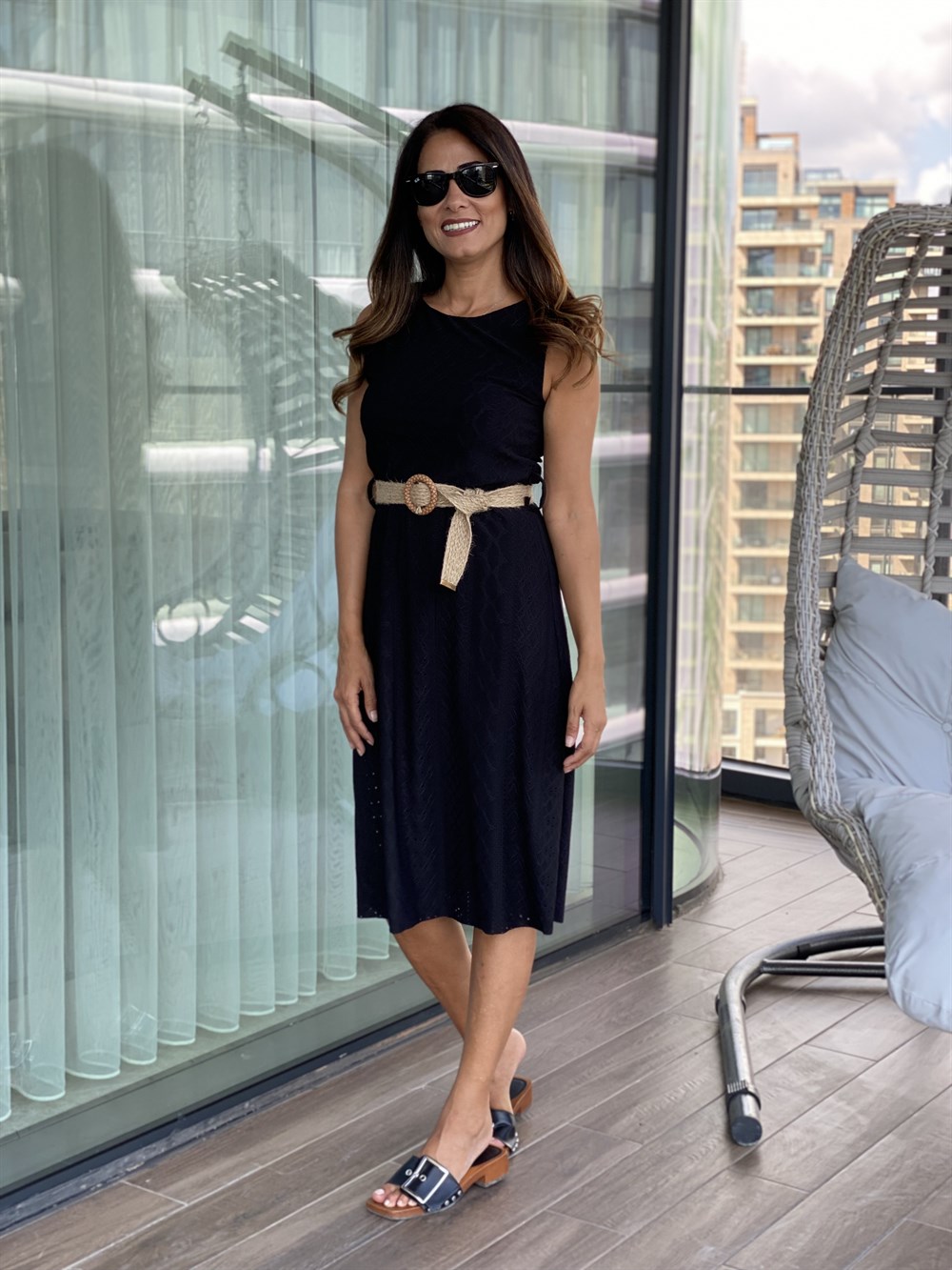 Siyah Sıfır Kol Bisiklet Yaka Hasır Kemerli Brode Kadın Elbise