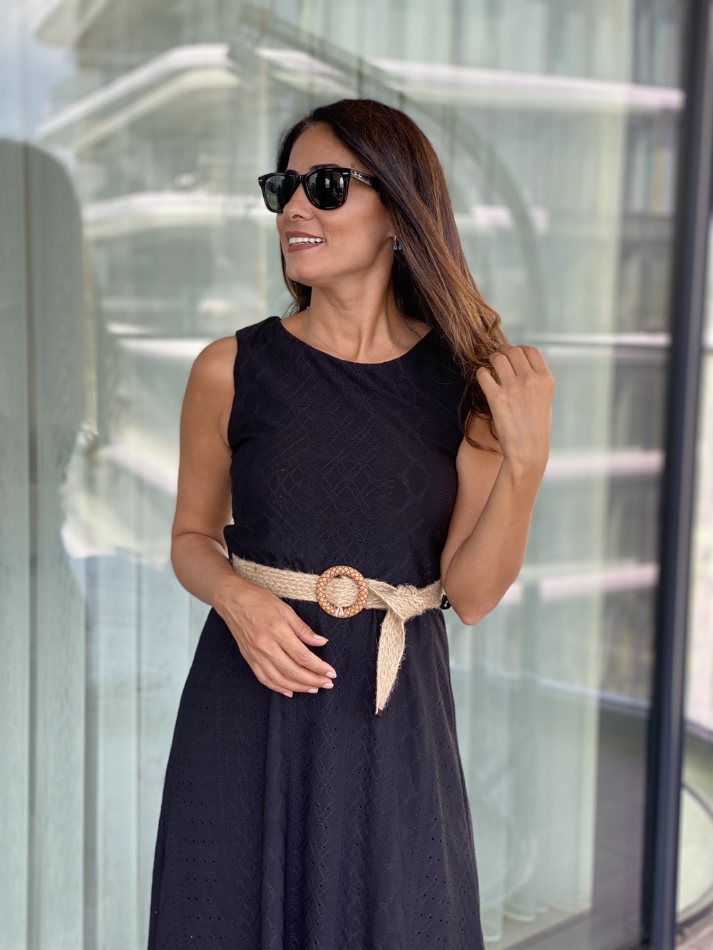 Siyah Sıfır Kol Bisiklet Yaka Hasır Kemerli Brode Kadın Elbise