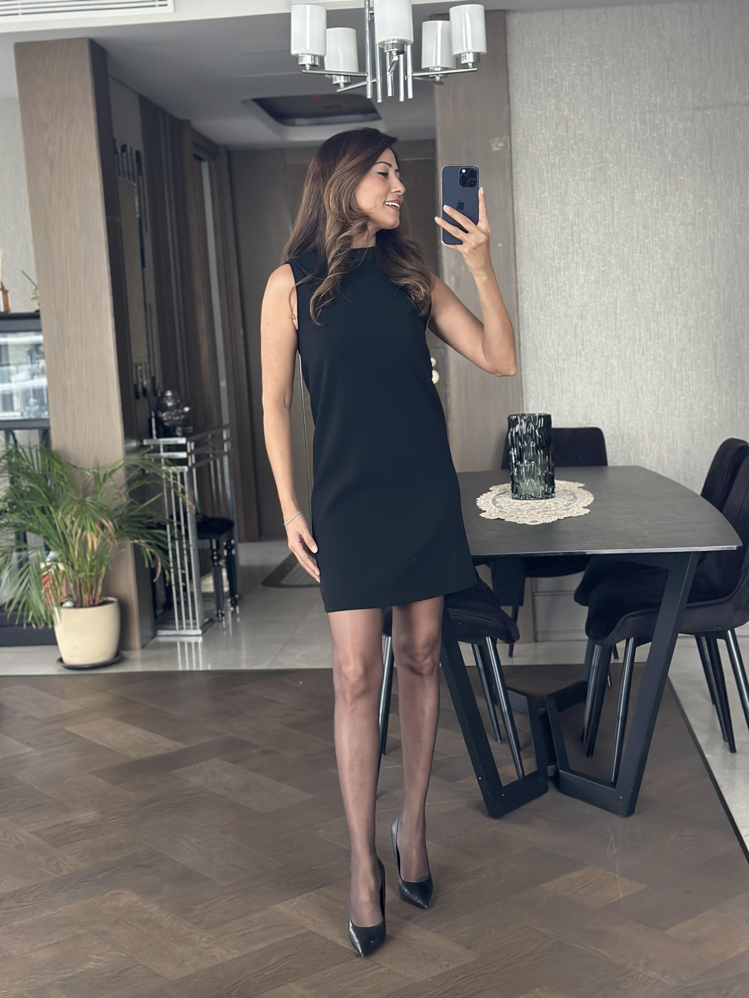 Siyah Sıfır Kol Dik Yaka Yanları Dikiş Detay Kadın Mini Elbise 