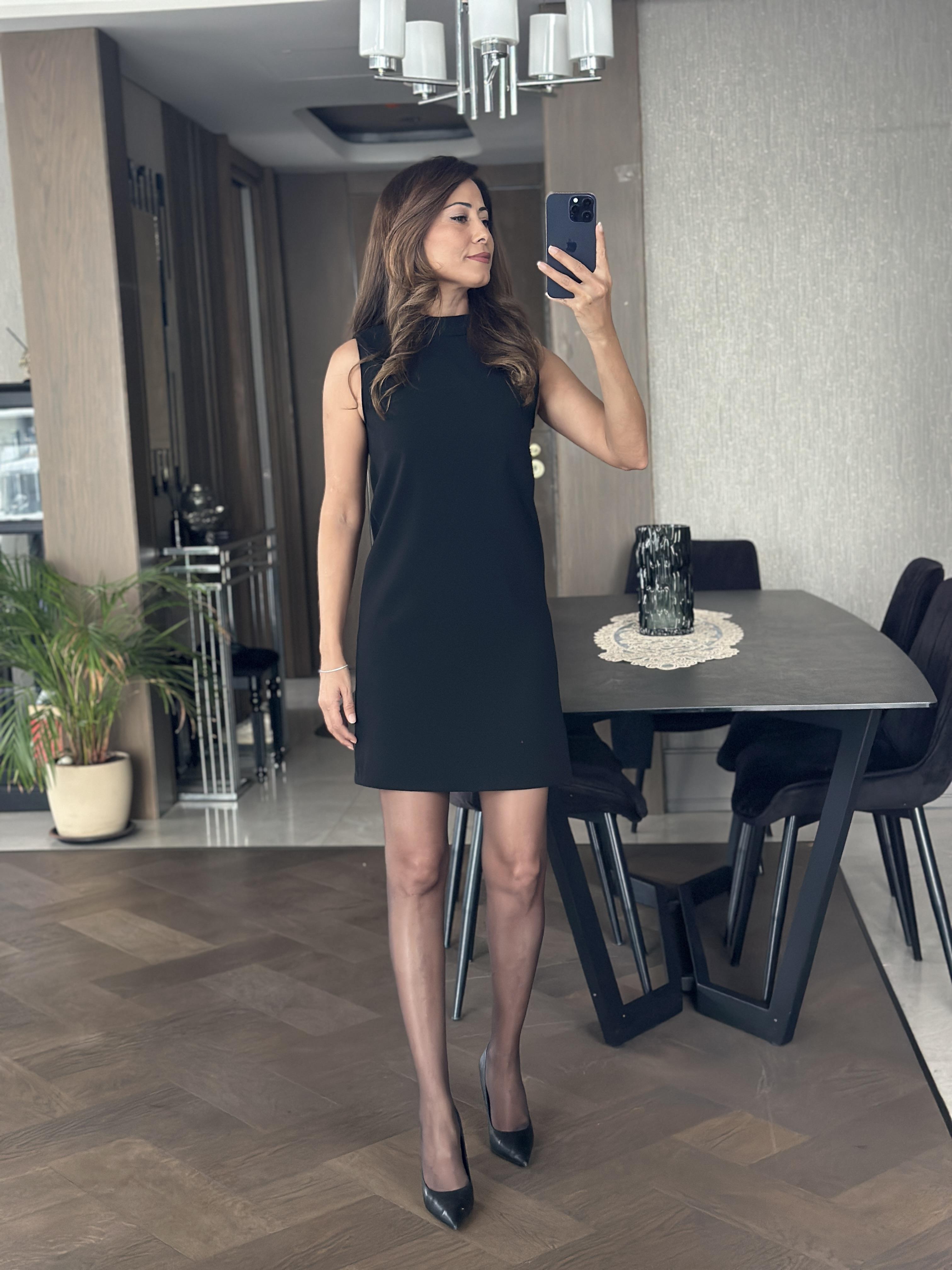 Siyah Sıfır Kol Dik Yaka Yanları Dikiş Detay Kadın Mini Elbise 