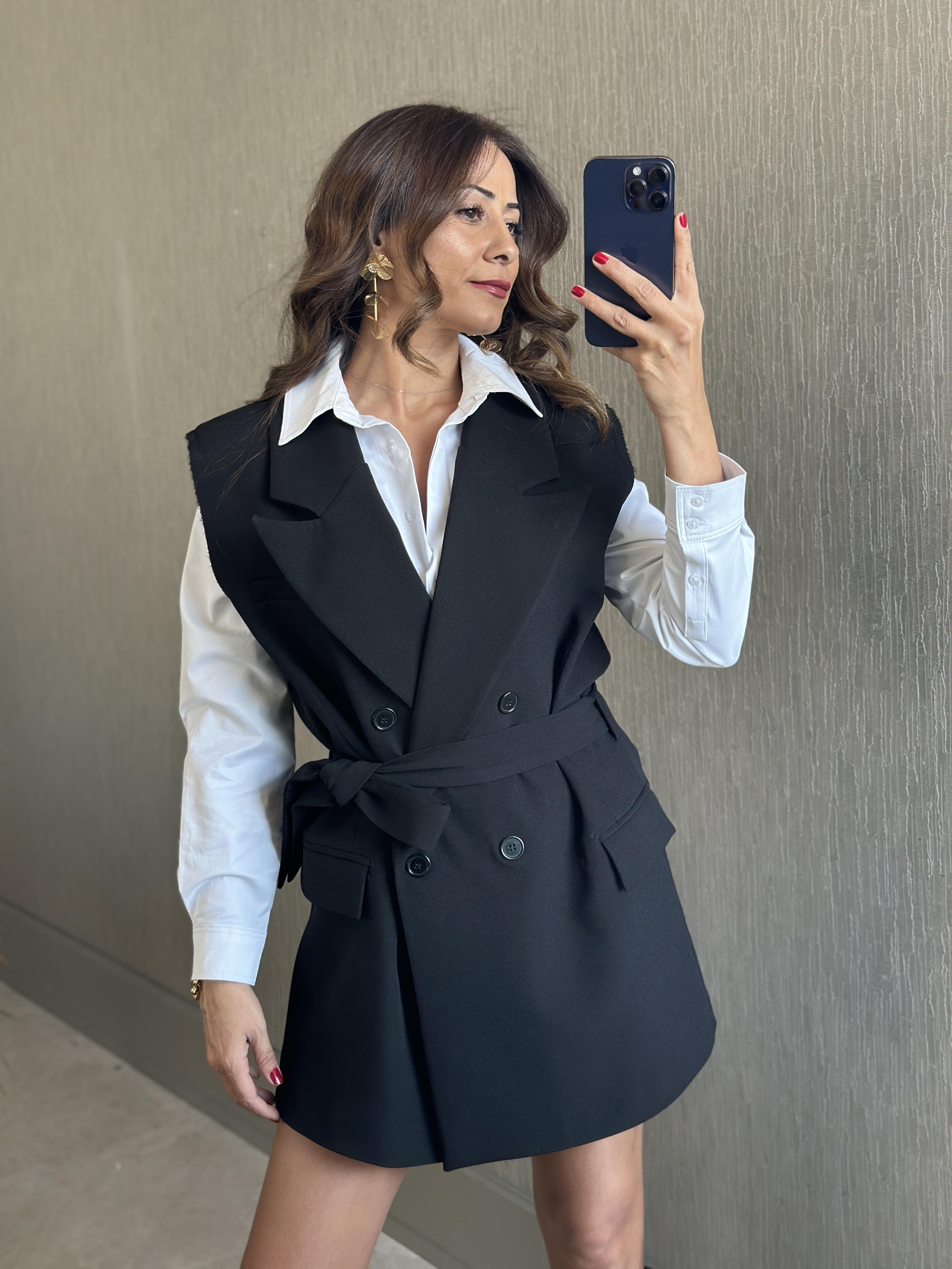 Siyah Sıfır Kol Dört Düğmeli Kuşaklı Kadın Yelek