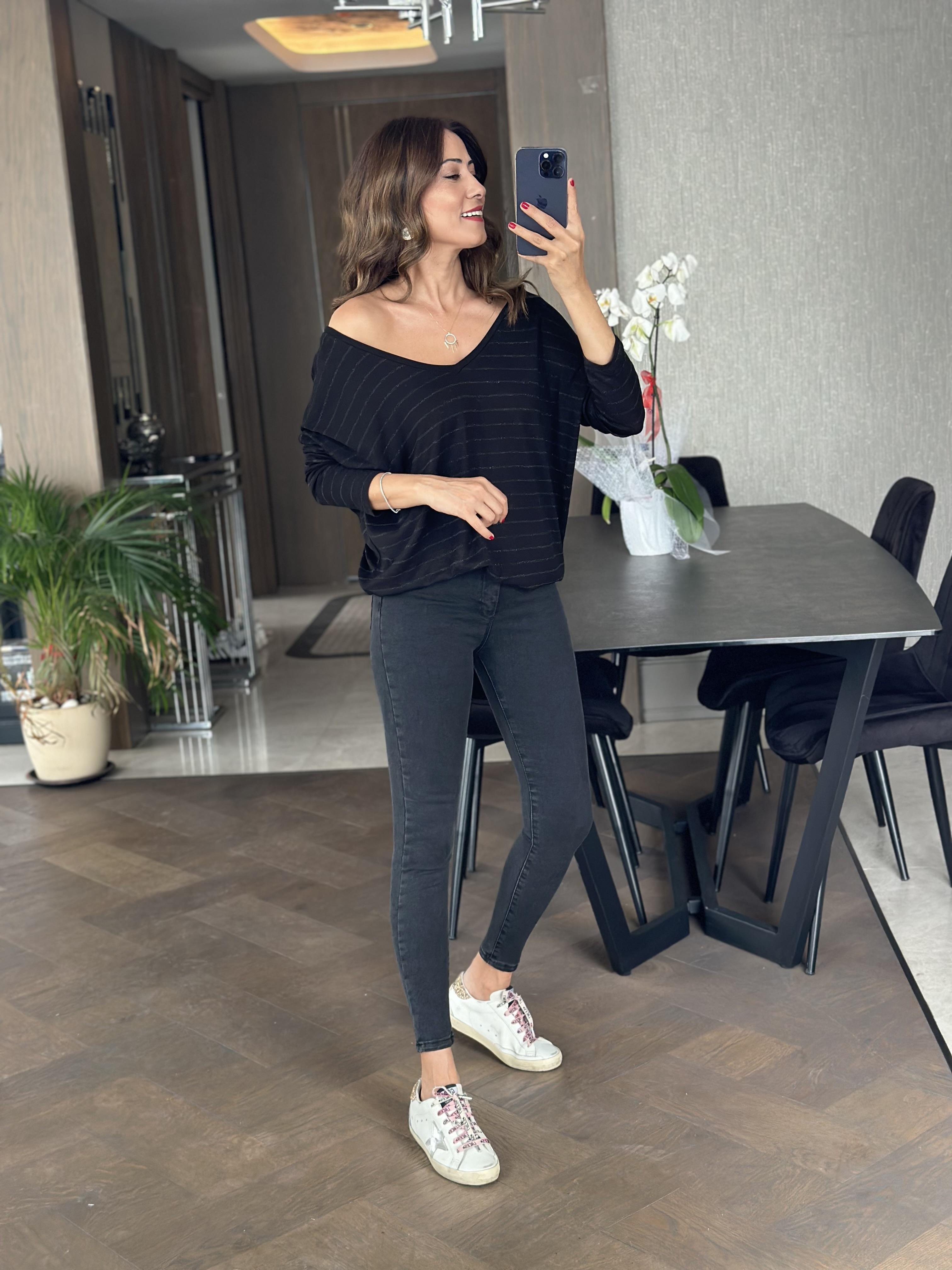 Siyah Sim Çizgili Ön Arka V Yaka Uzun Kol Kadın Bluz