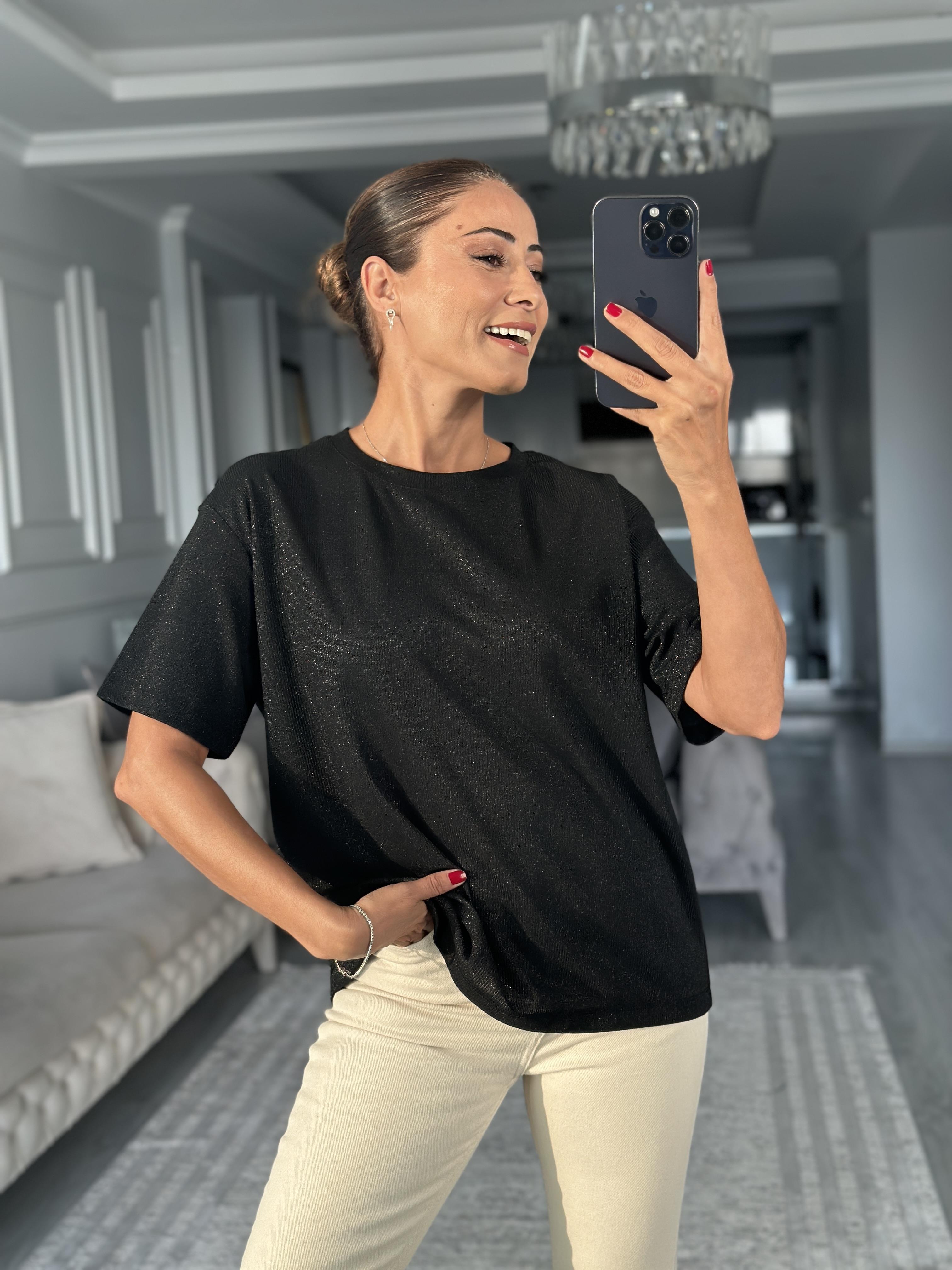 Siyah Simli Bisiklet Yaka Basic Kadın T-Shirt