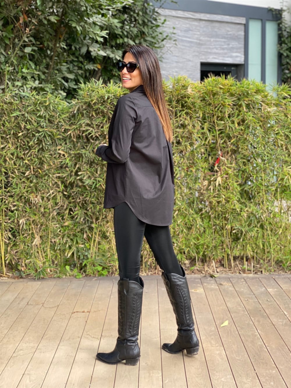 Siyah Sırt Çapraz Boyfriend Kadın Gömlek