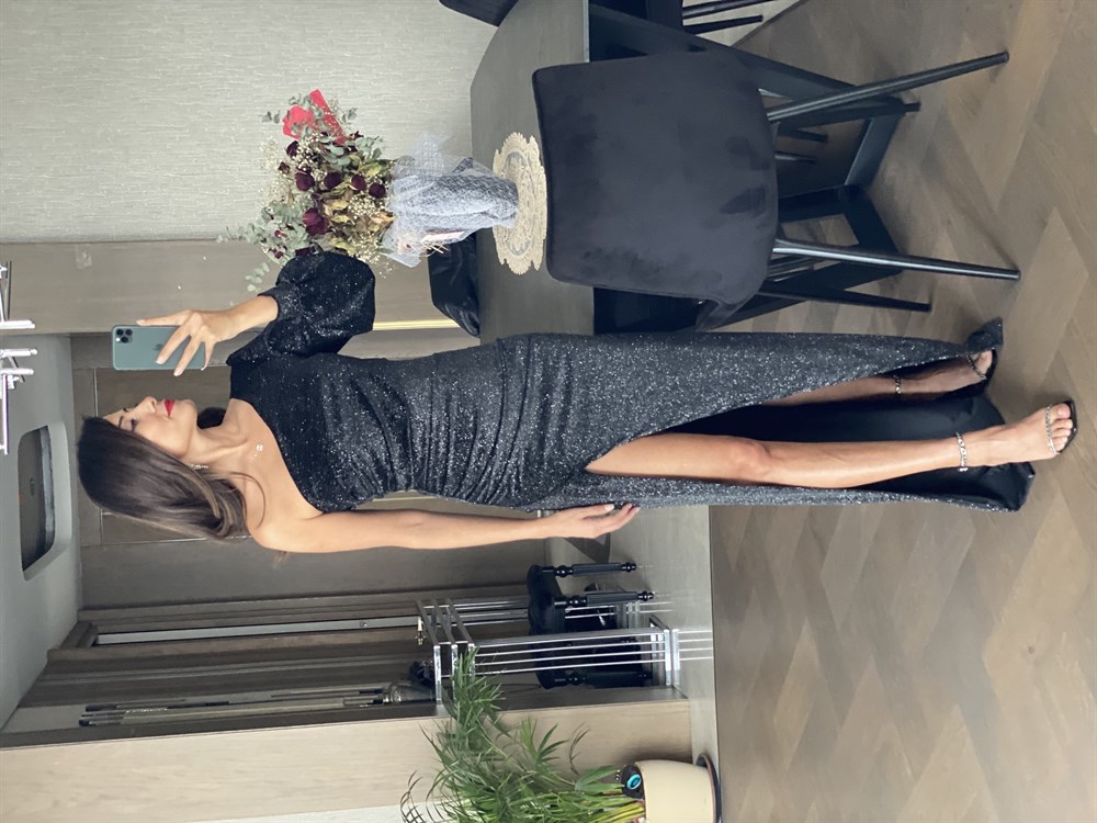 Siyah Tek Omuz Simli Yırtmaçlı Kadın Elbise