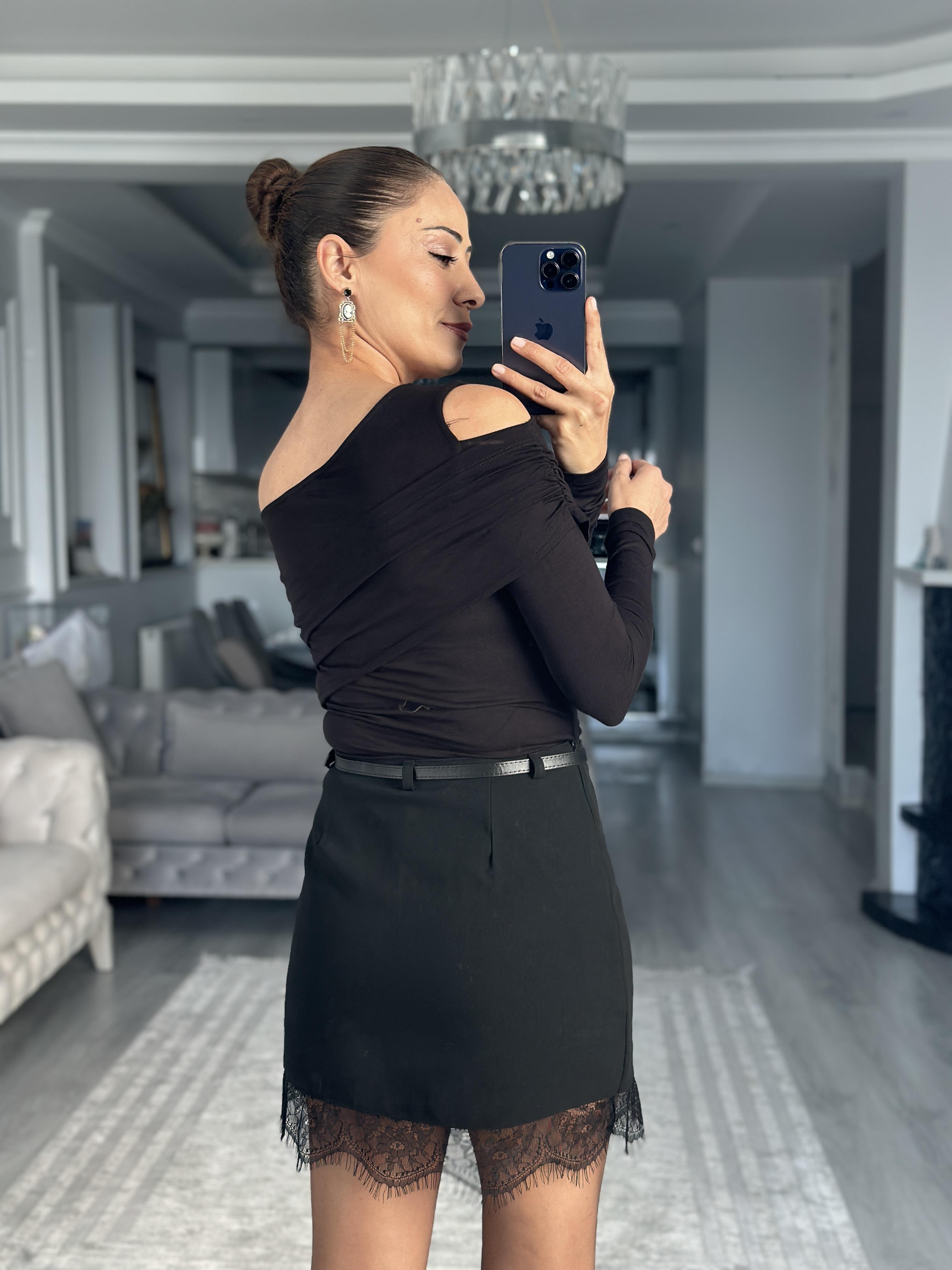 Siyah Tek Omzu Açık Tasarım Kadın Bluz