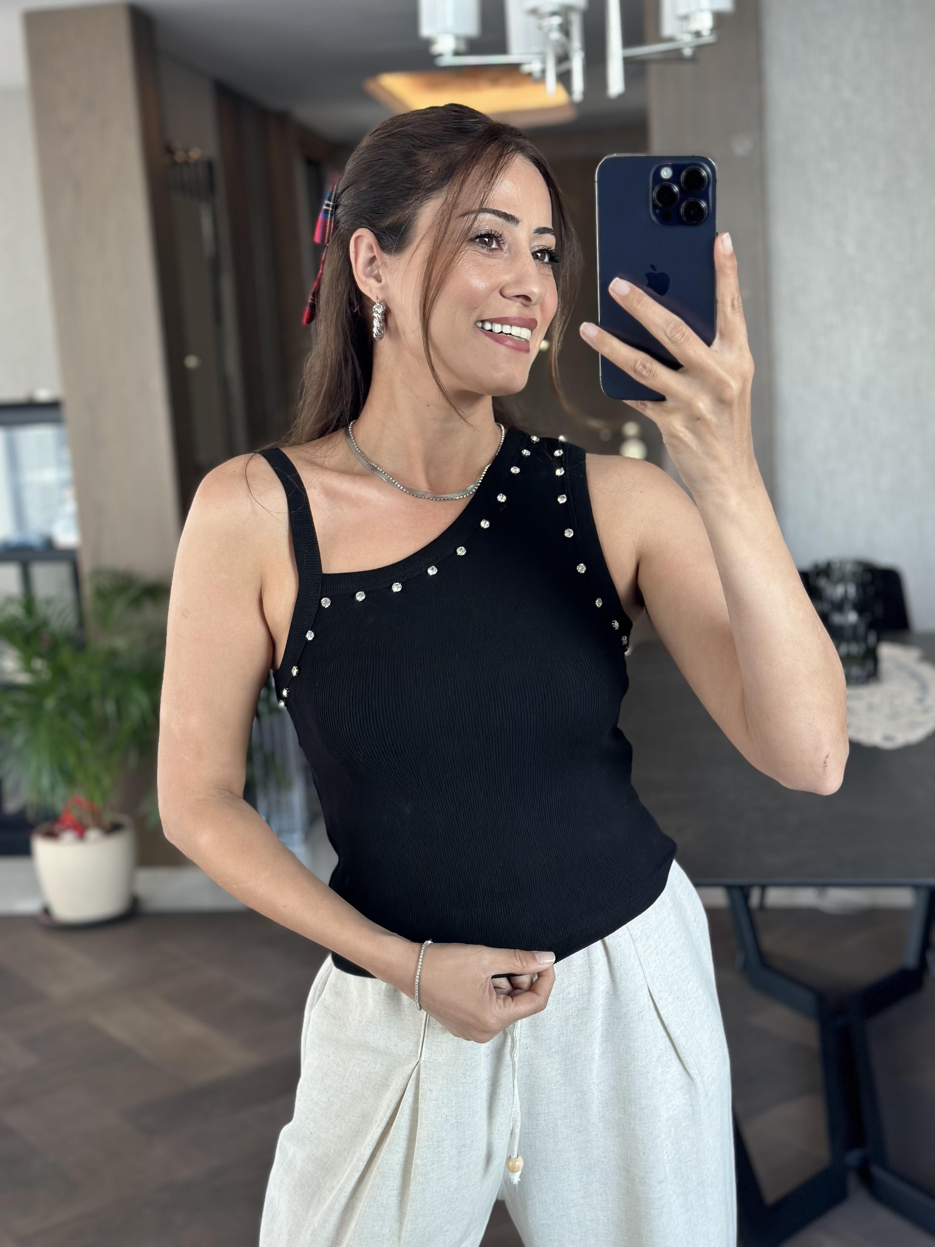 Siyah Tek Omzu Kalın Biyeli Önü Taşlı Kadın Body